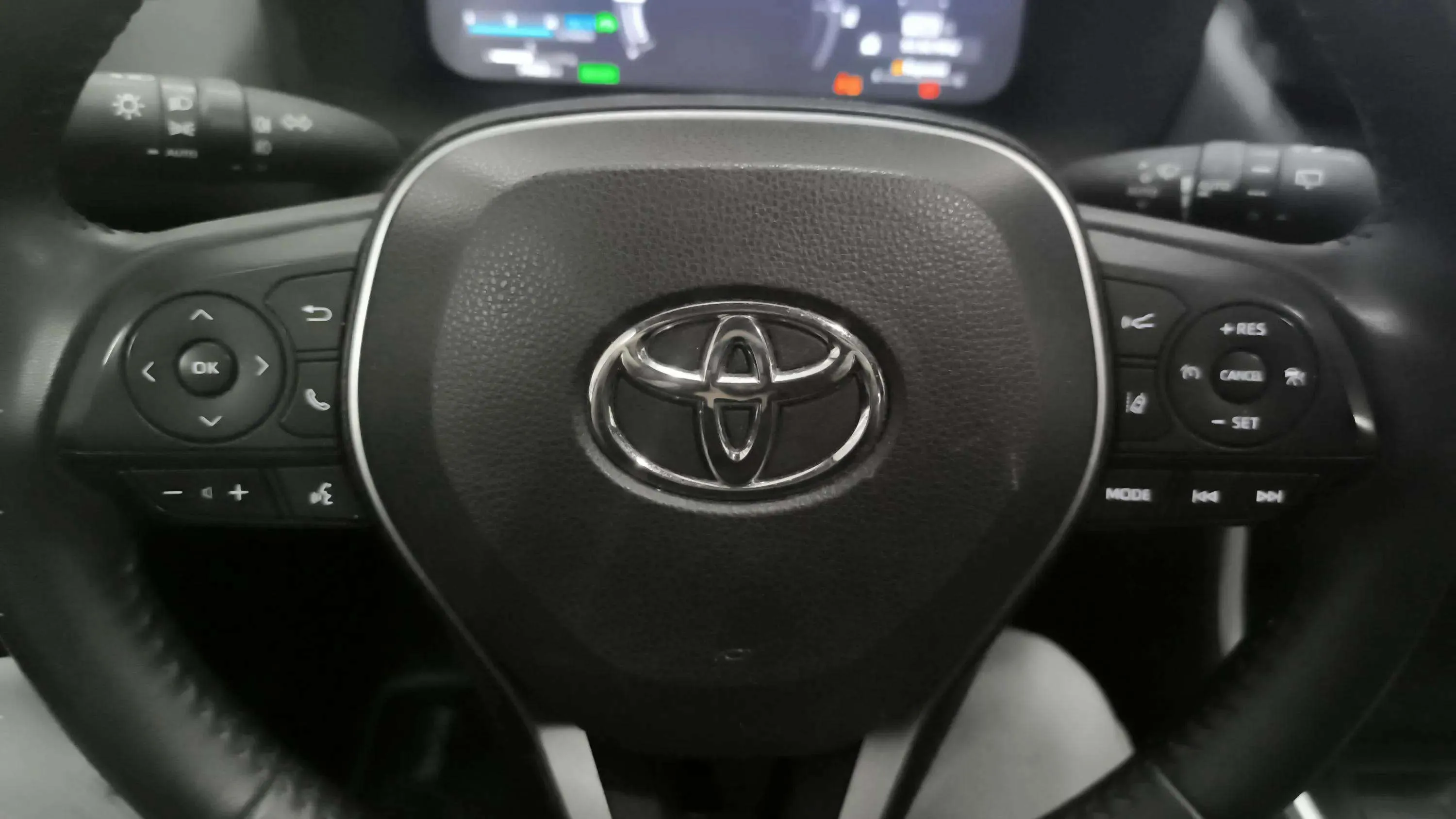 Toyota RAV4 2.5l 220H Advance - foto 23