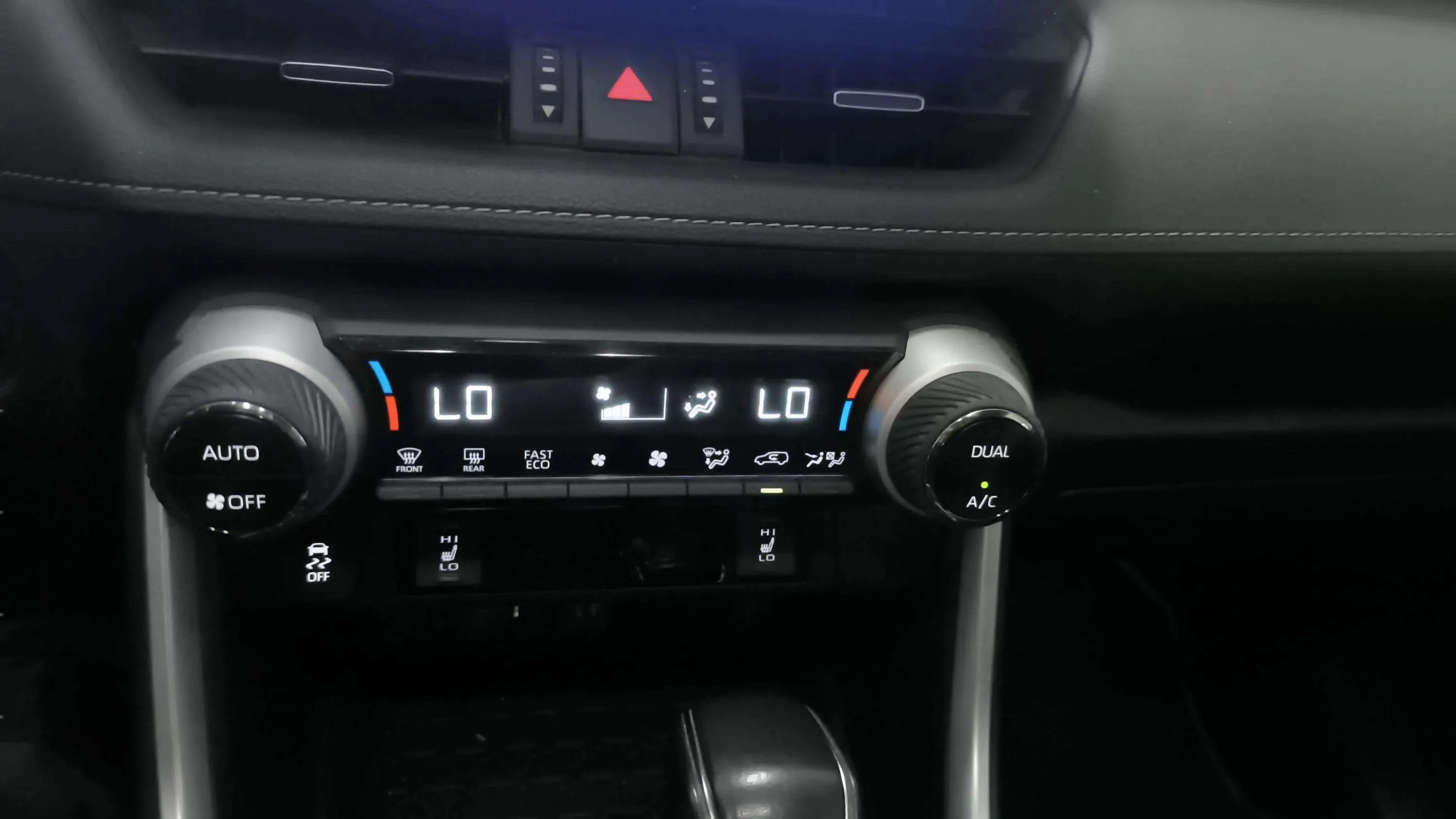 Toyota RAV4 2.5l 220H Advance - foto 22
