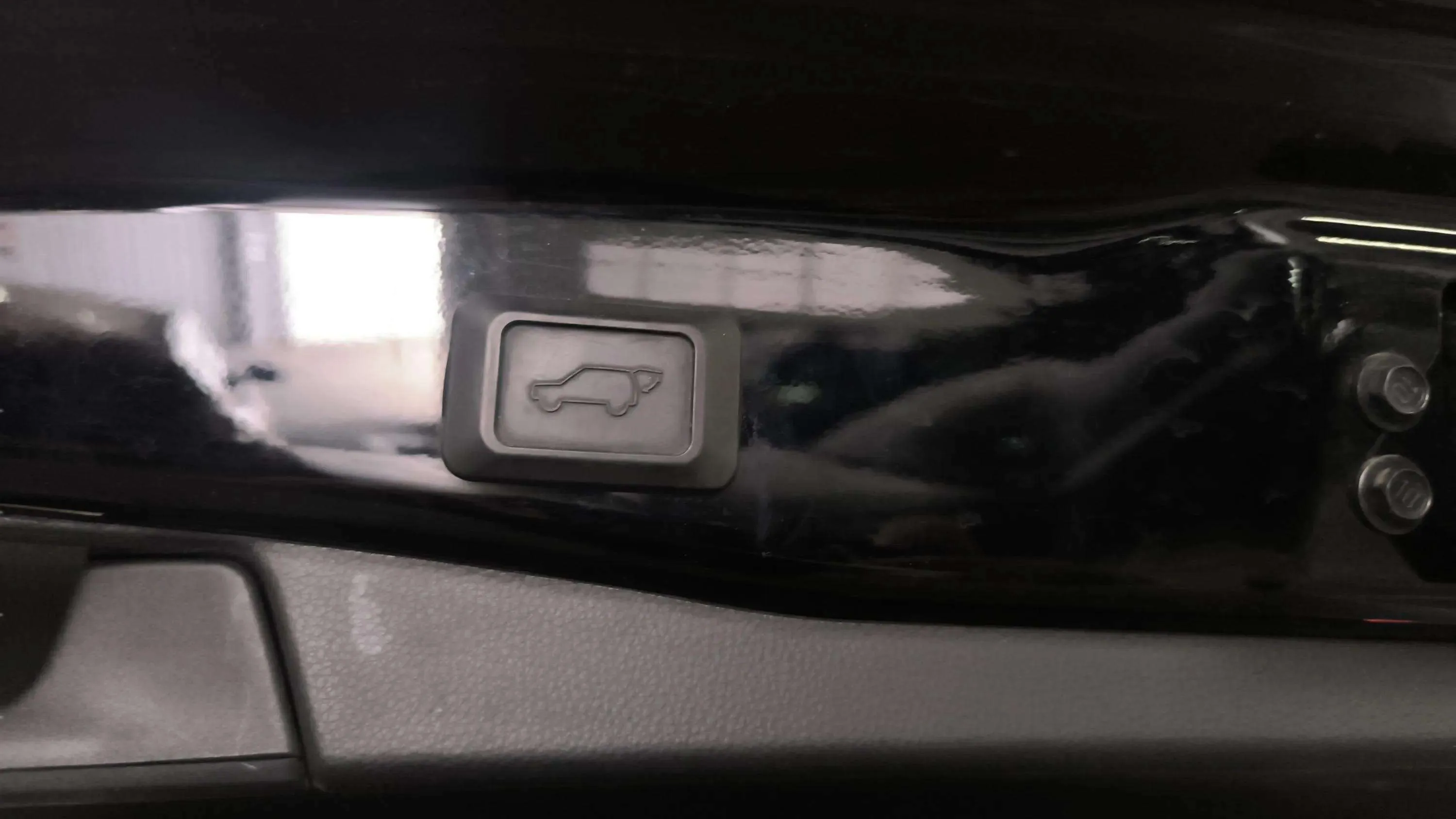 Toyota RAV4 2.5l 220H Advance - foto 18