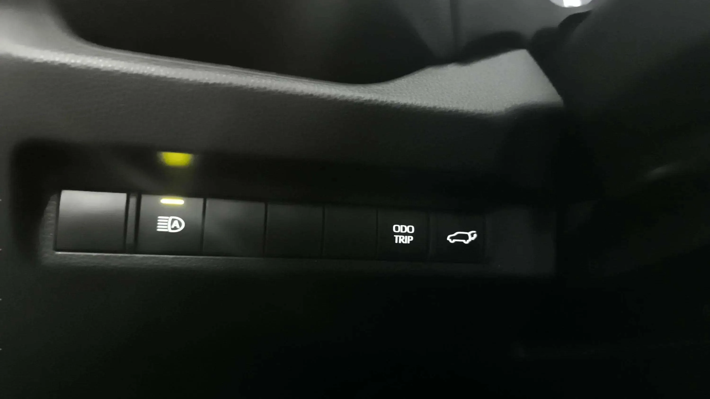 Toyota RAV4 2.5l 220H Advance - foto 21