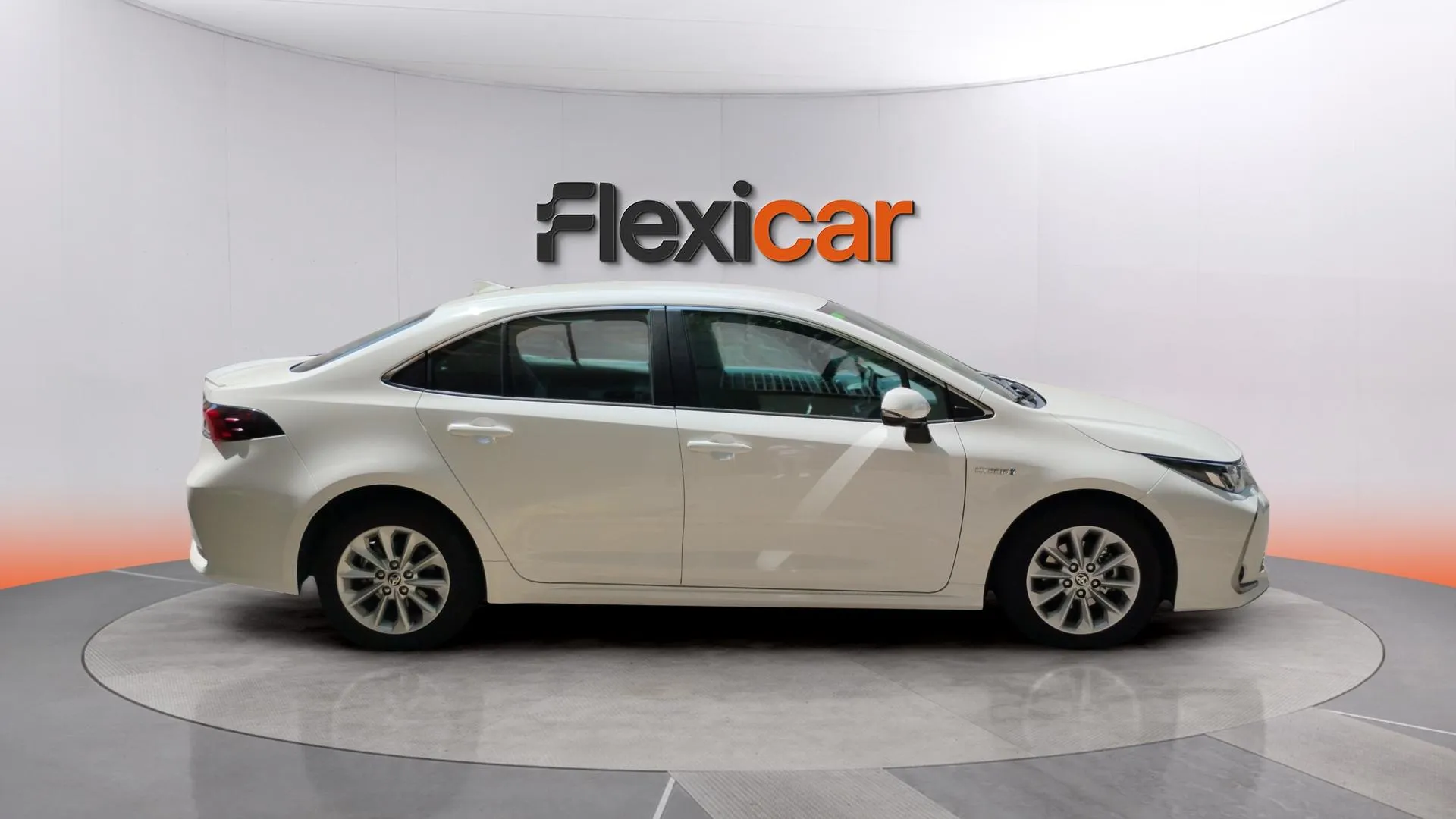 Toyota Corolla 1.8 125H Active Tech E-CVT Sedan - foto 2