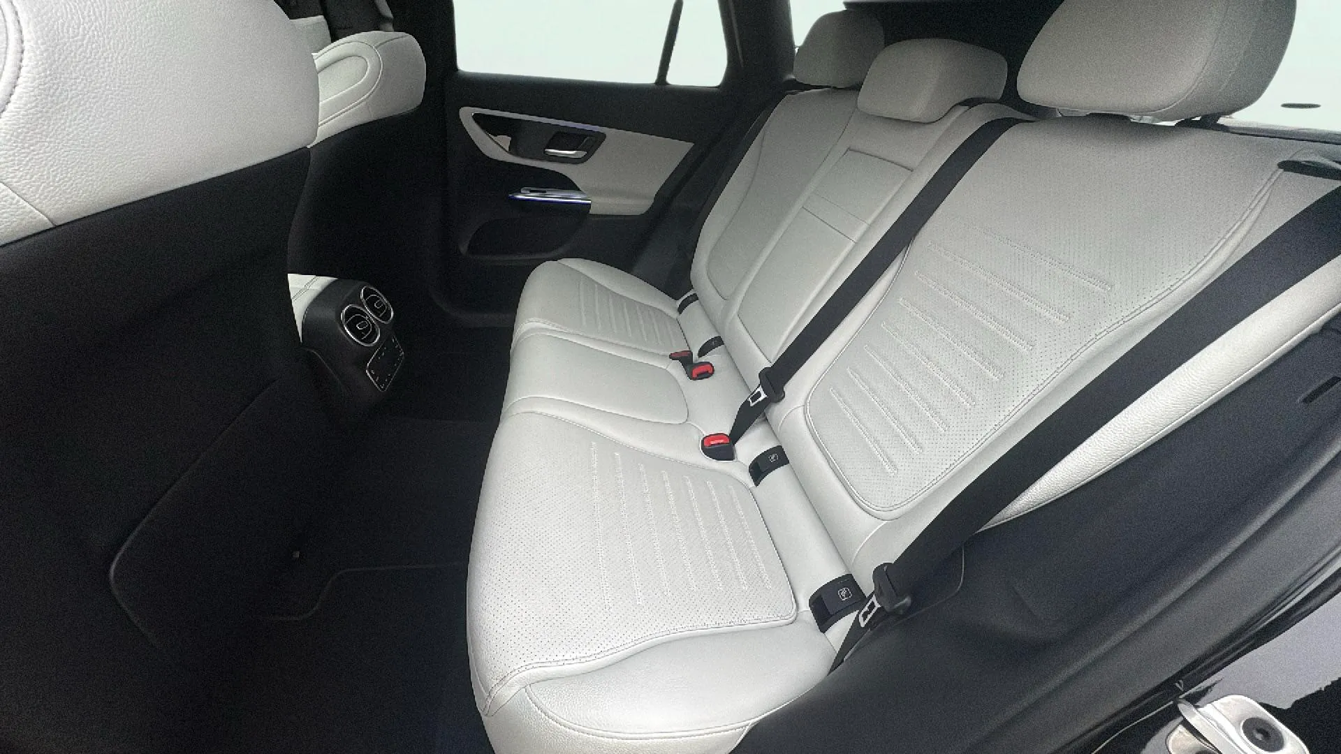 Mercedes-Benz GLC 300 e 4MATIC - foto 24