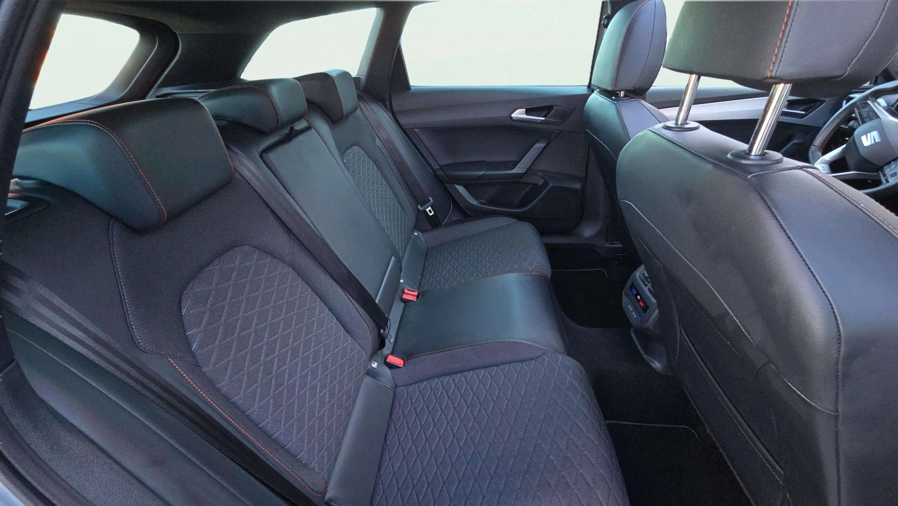 SEAT León SP 1.4 e-Hybrid DSG FR - foto 18
