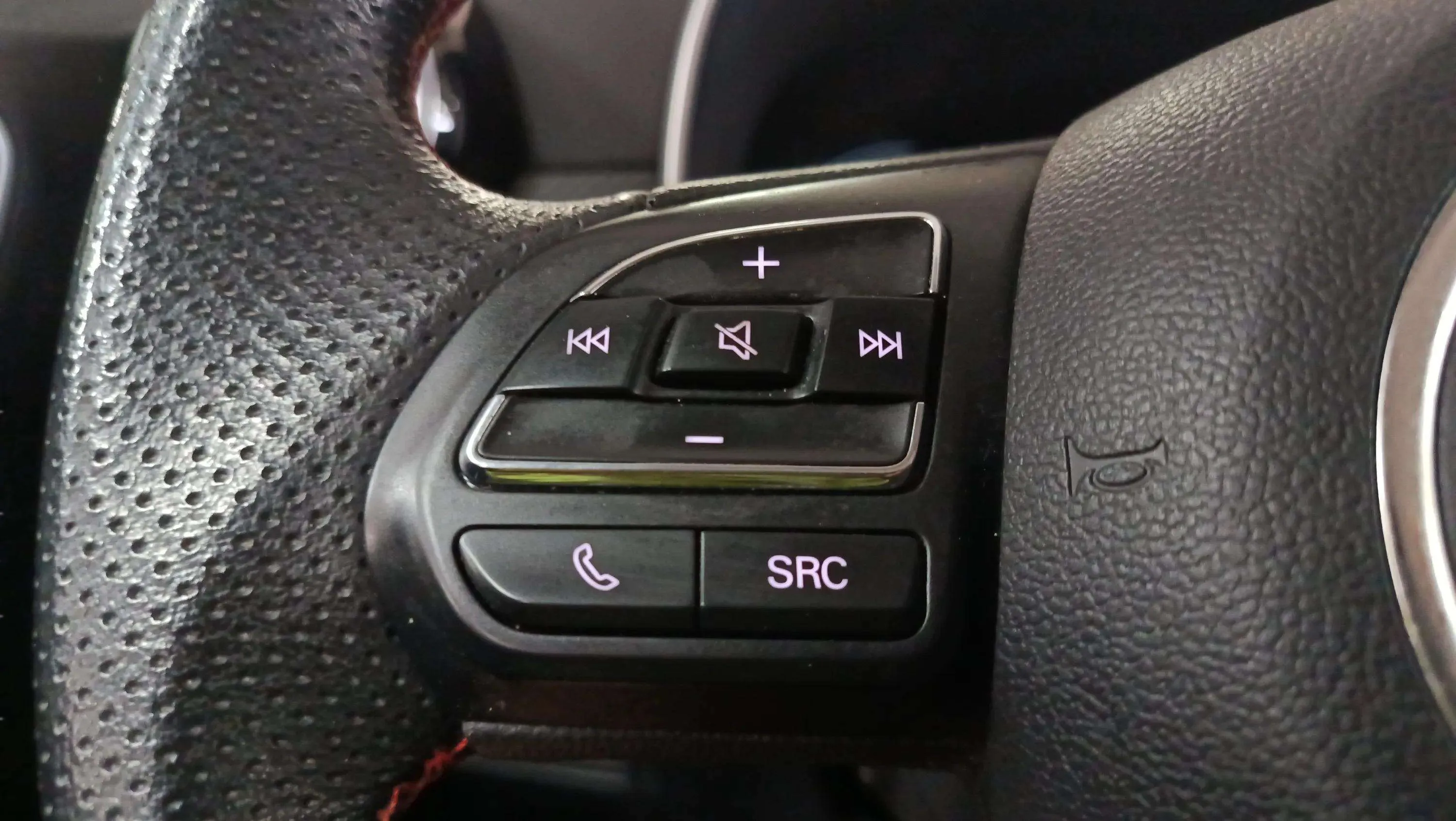MG ZS 1.0T Luxury - foto 14