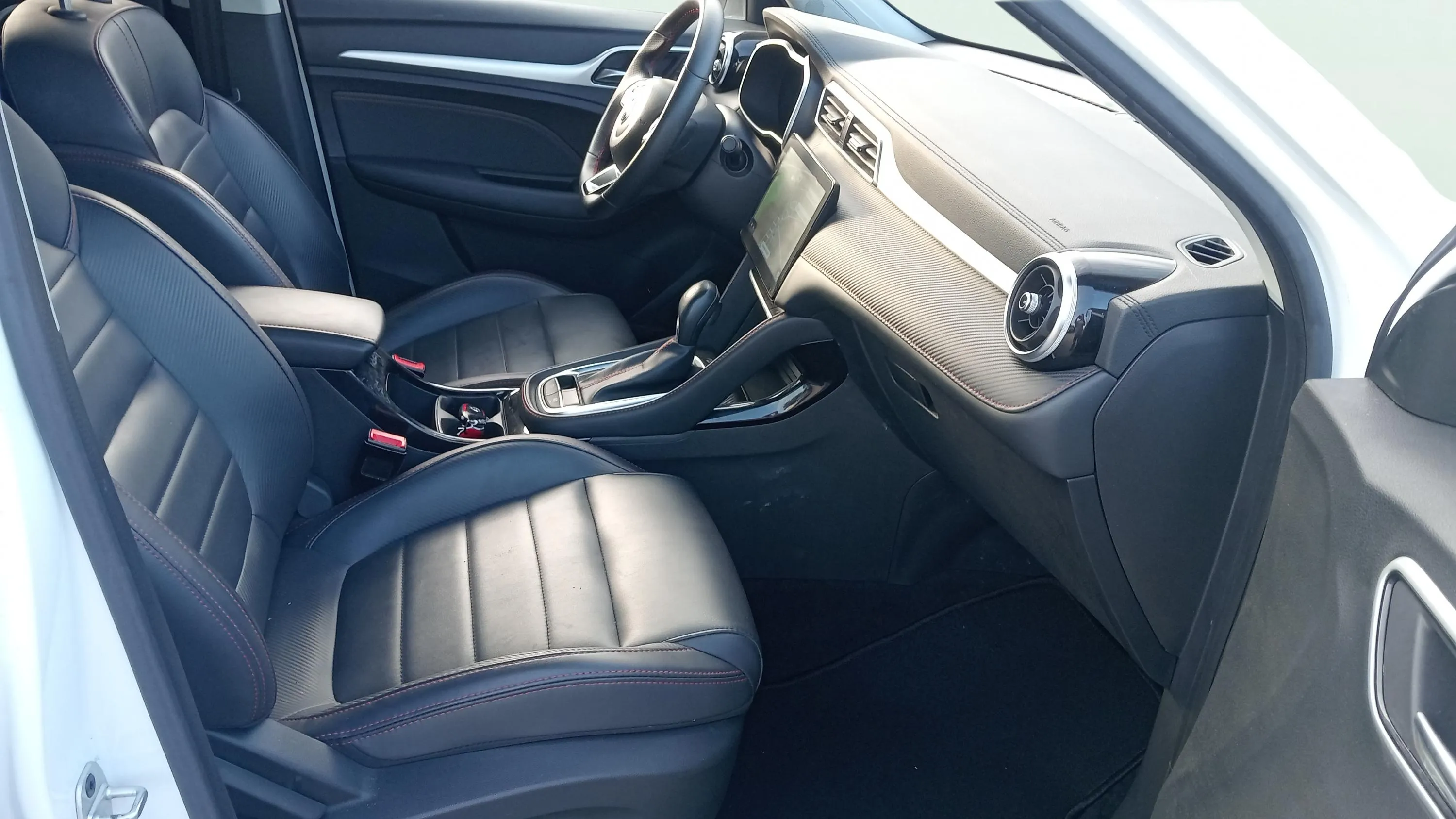 MG ZS 1.0T Luxury - foto 17