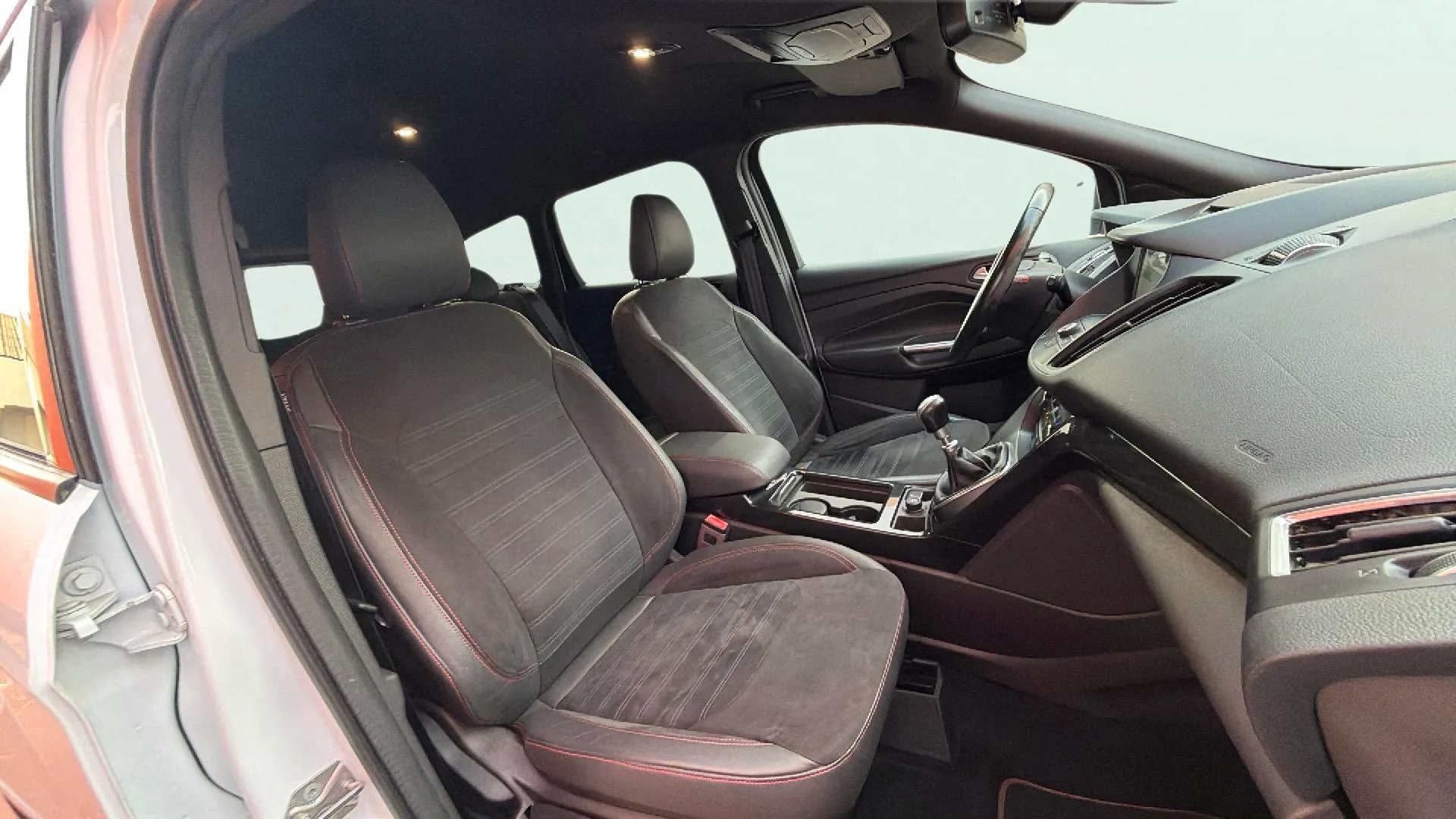 Ford Kuga 1.5 EcoBoost 4x2 ST-Line - foto 14