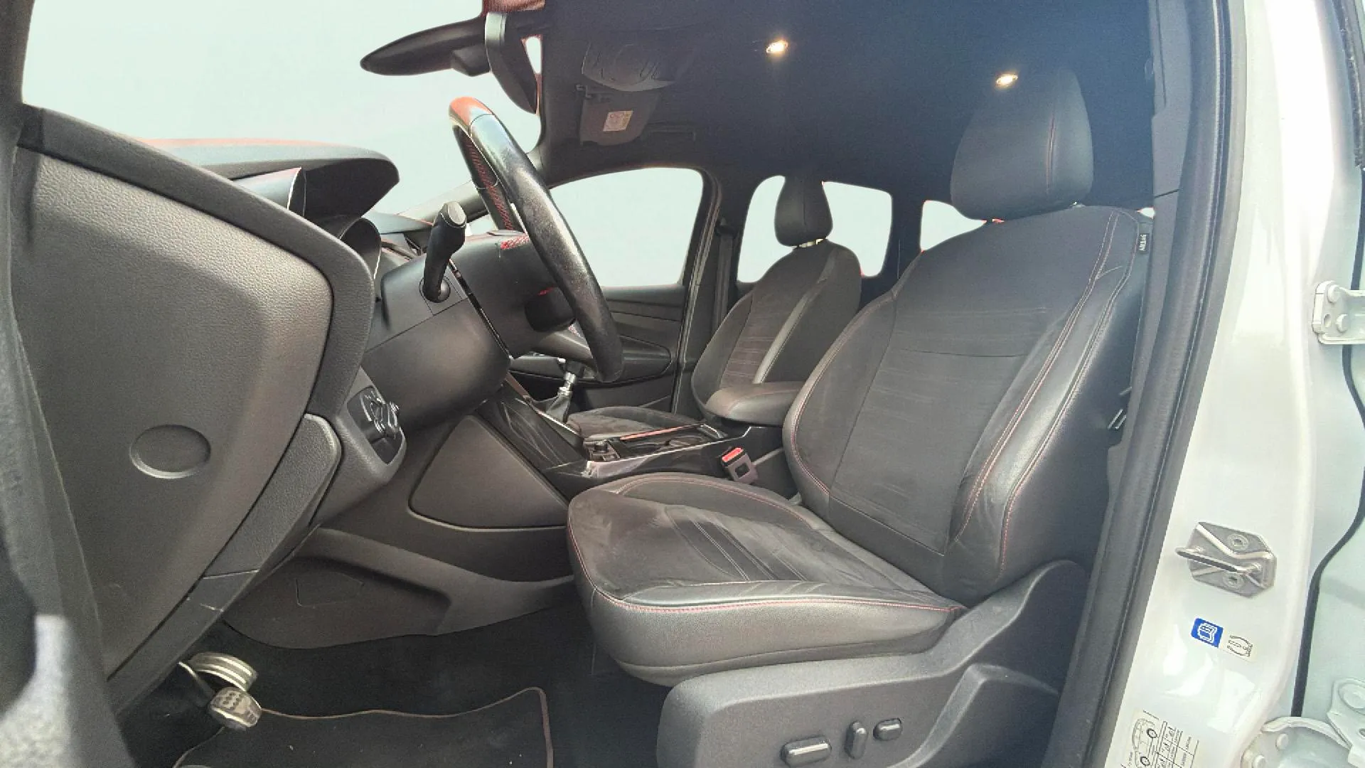 Ford Kuga 1.5 EcoBoost 4x2 ST-Line - foto 13