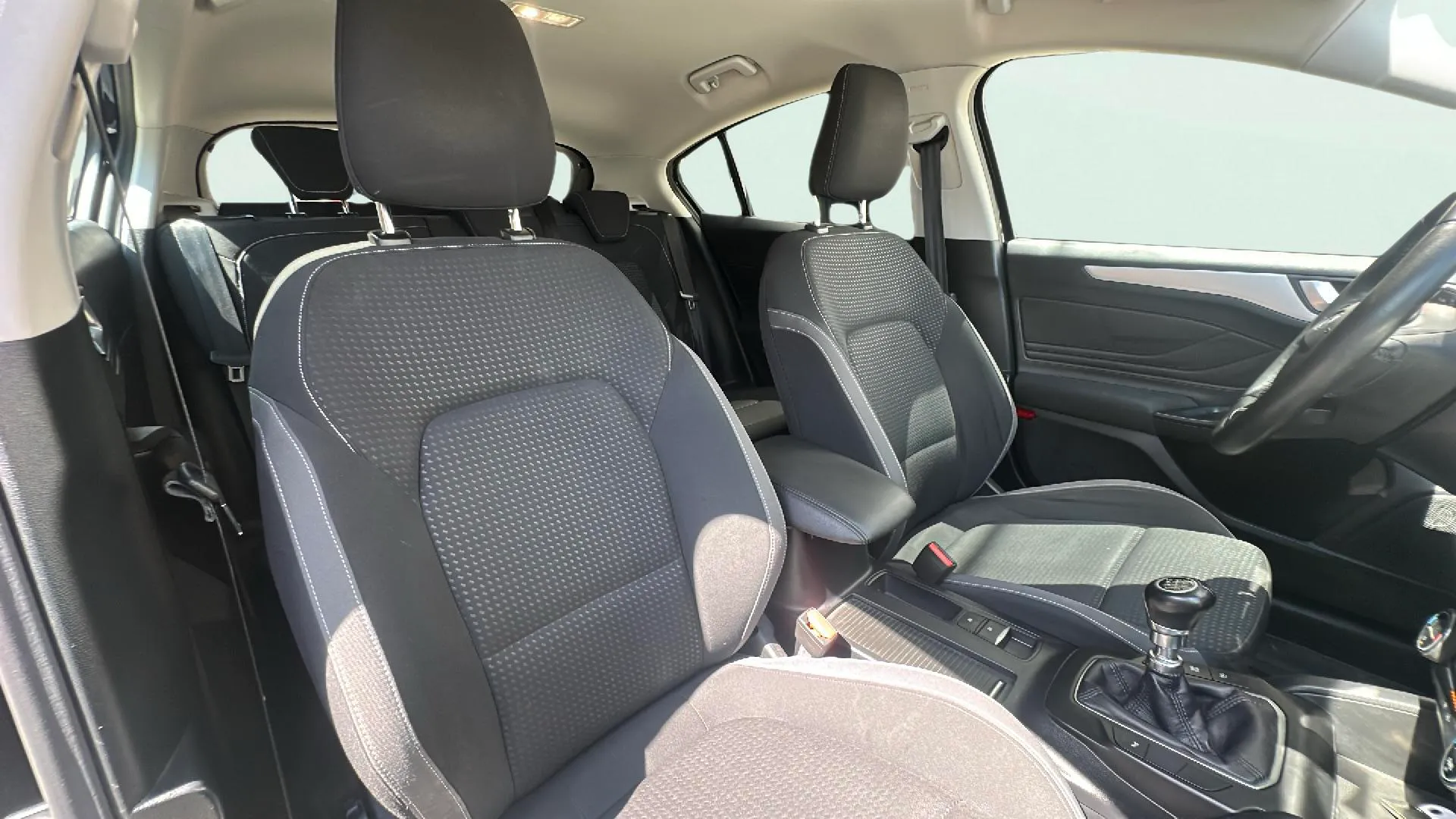Ford Focus 1.0 EcoBoost Active - foto 15