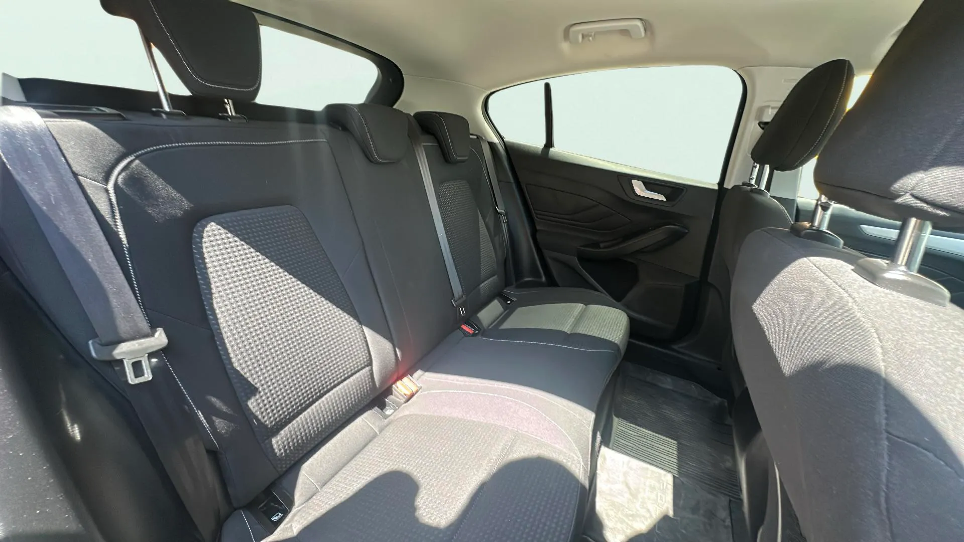Ford Focus 1.0 EcoBoost Active - foto 16