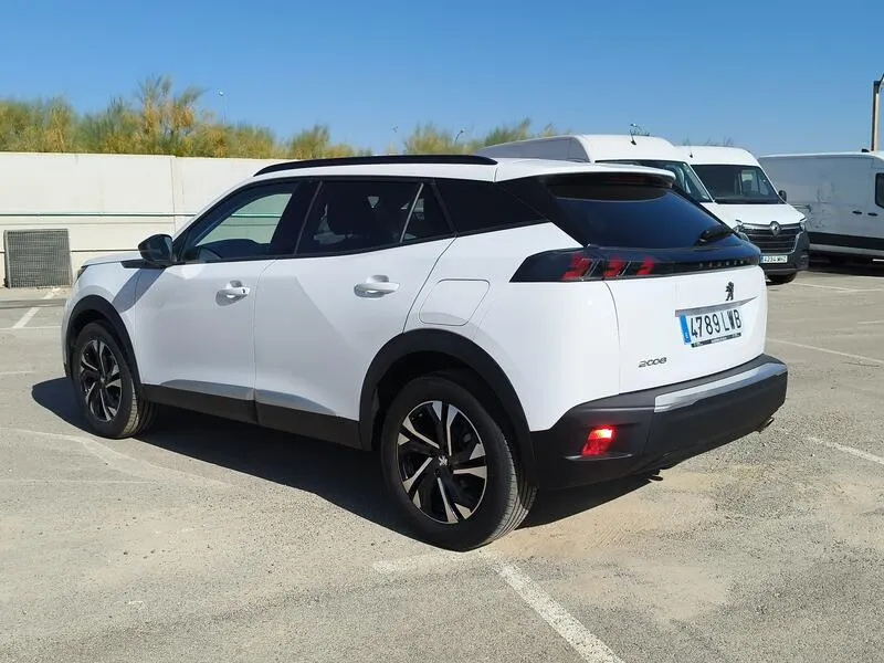 Peugeot 2008 Allure BlueHDi - foto 4