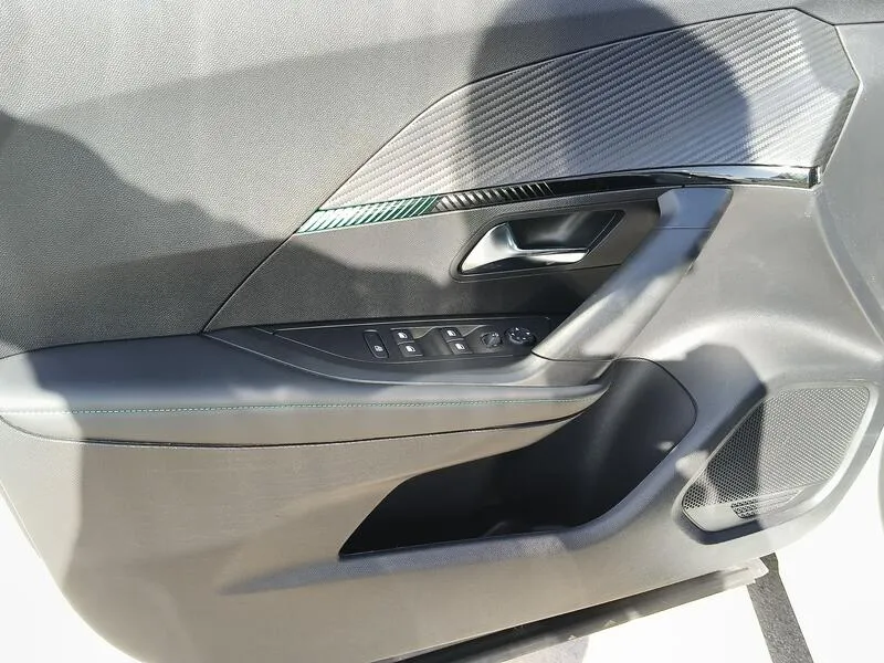 Peugeot 2008 Allure BlueHDi - foto 30