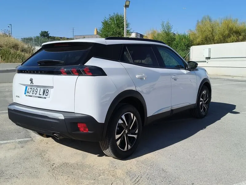 Peugeot 2008 Allure BlueHDi - foto 6