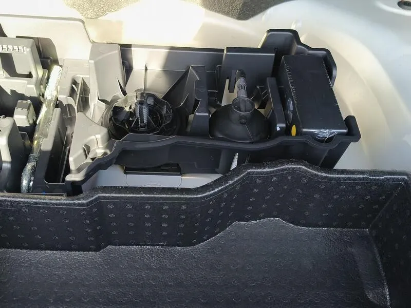 Peugeot 2008 Allure BlueHDi - foto 37