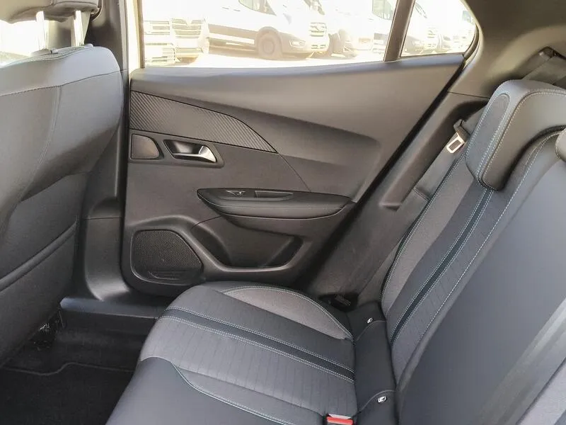 Peugeot 2008 Allure BlueHDi - foto 32