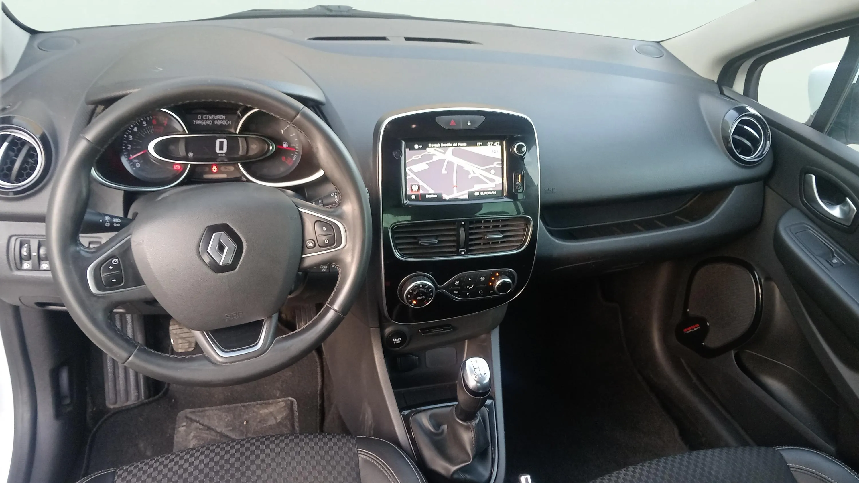 Renault Clio Zen TCe -18 - foto 15