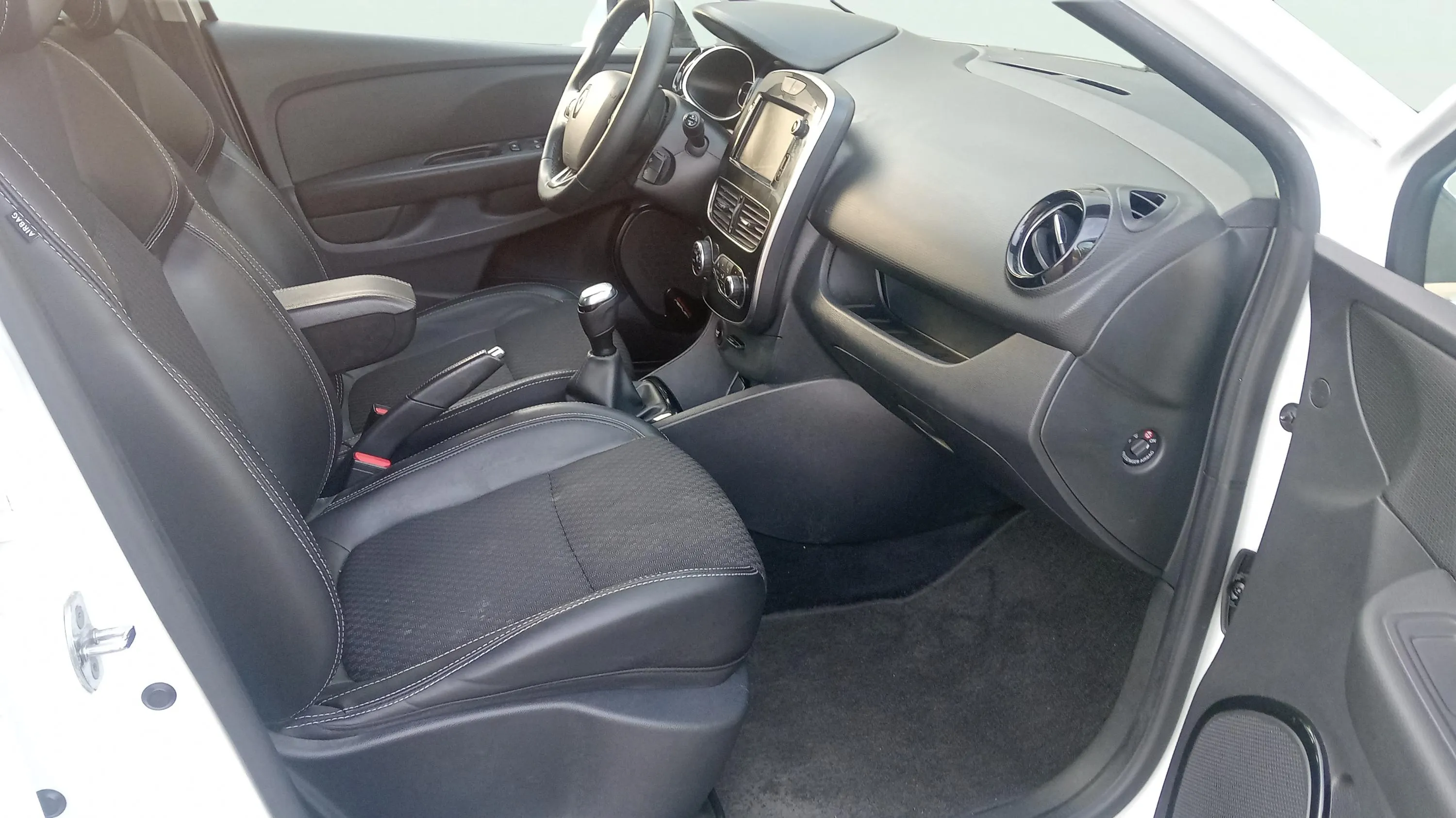 Renault Clio Zen TCe -18 - foto 17