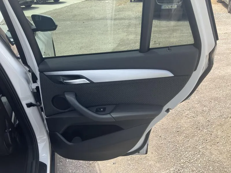 BMW X1 sDrive18dA Corporate - foto 17