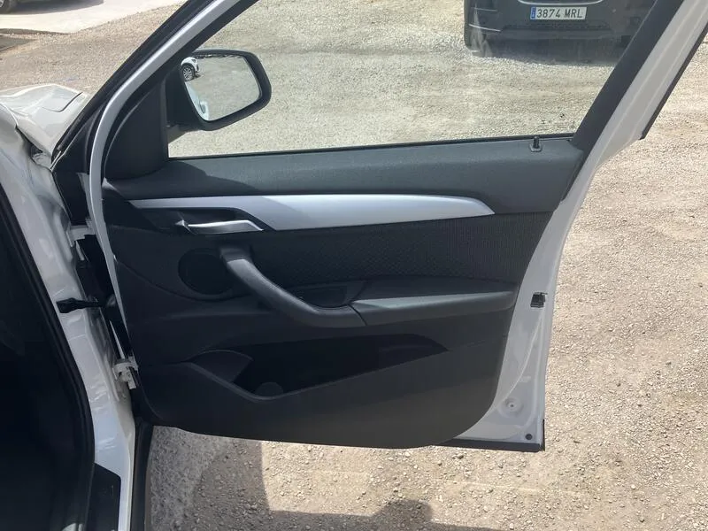 BMW X1 sDrive18dA Corporate - foto 16