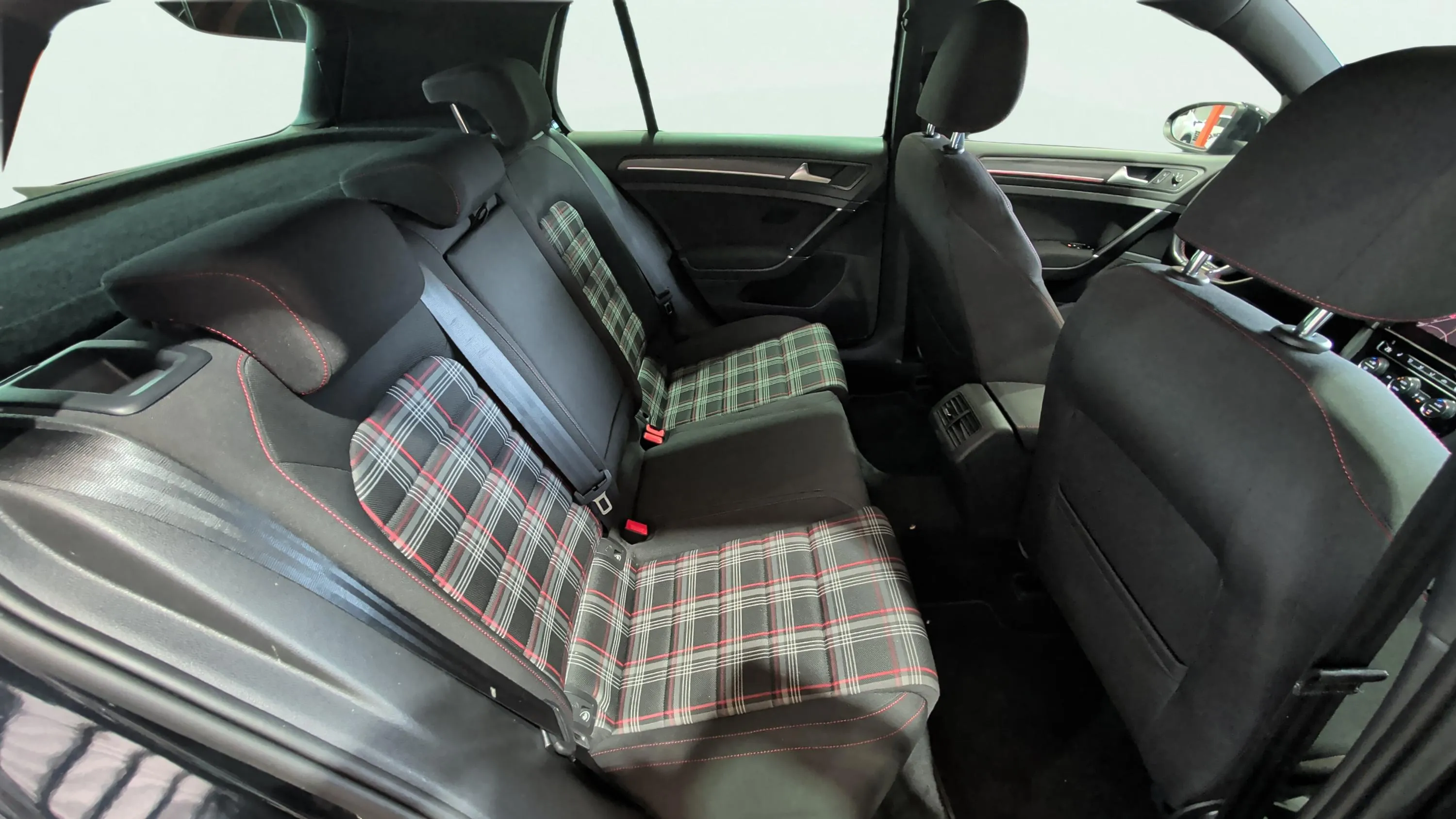 Volkswagen Golf GTI Performance 2.0 TSI DSG - foto 22