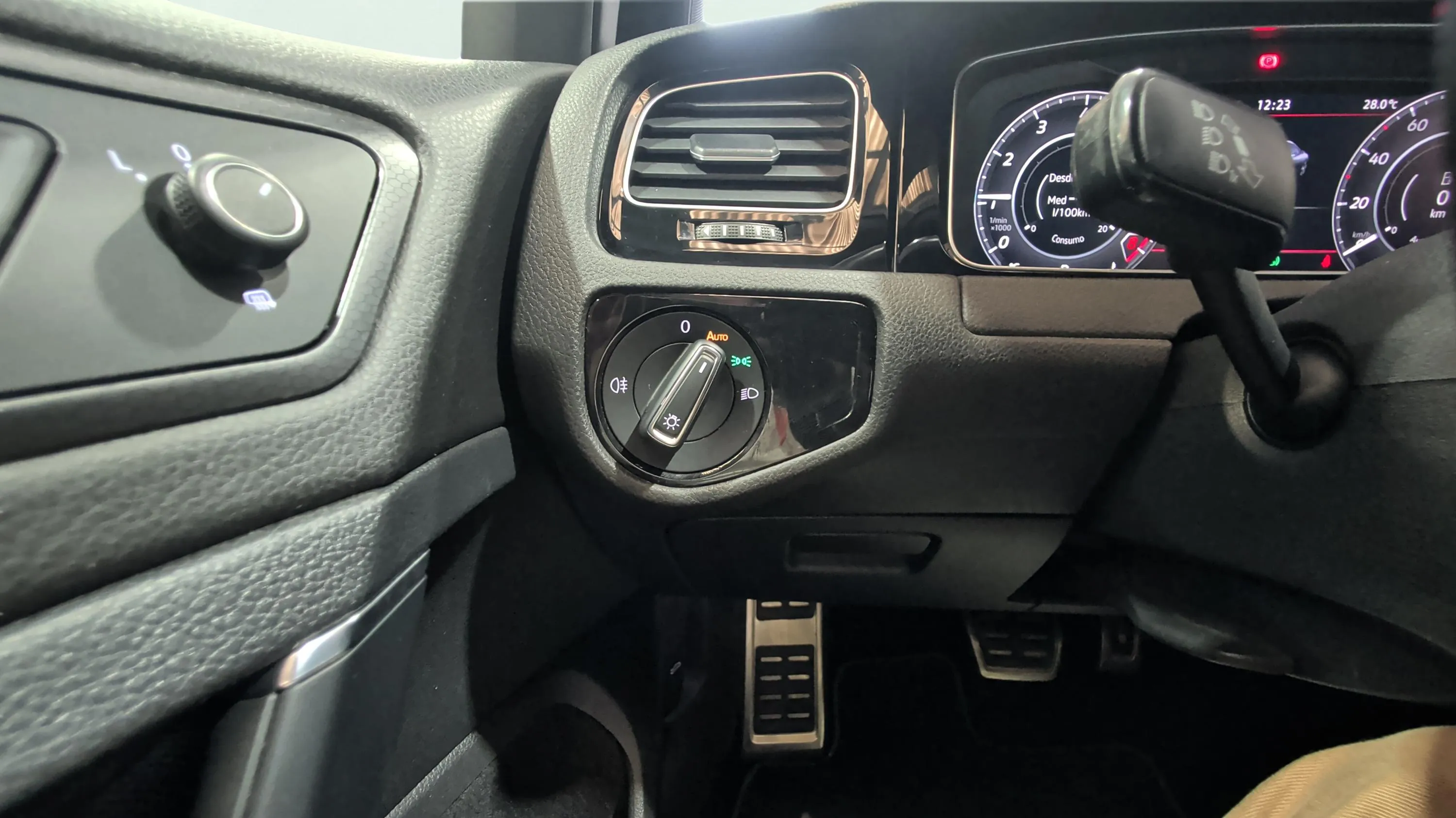 Volkswagen Golf GTI Performance 2.0 TSI DSG - foto 12
