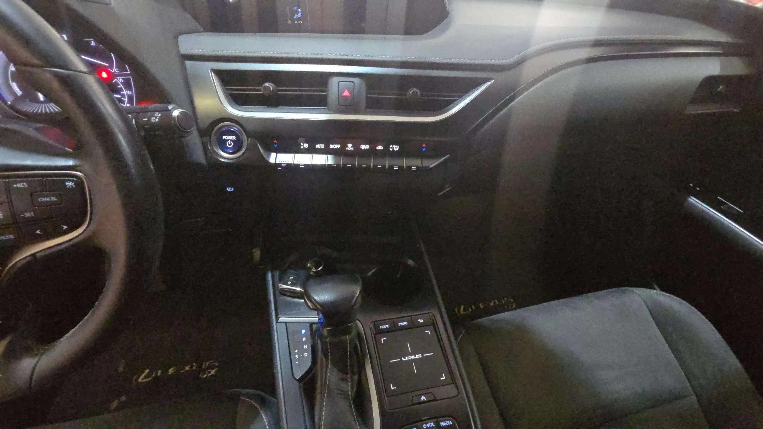 Lexus UX 2.0 250h Business - foto 7