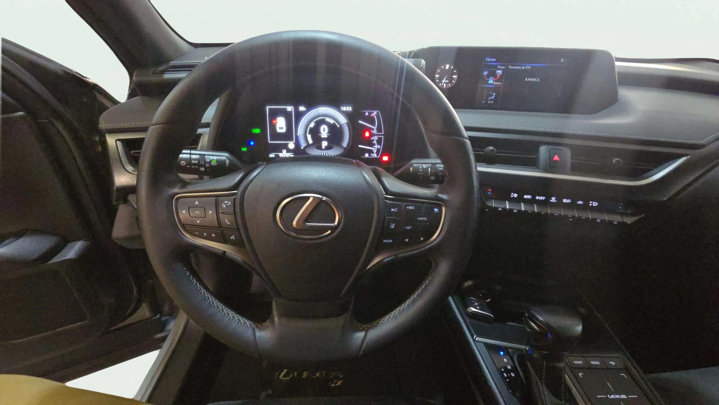 Lexus UX 2.0 250h Business - foto 8