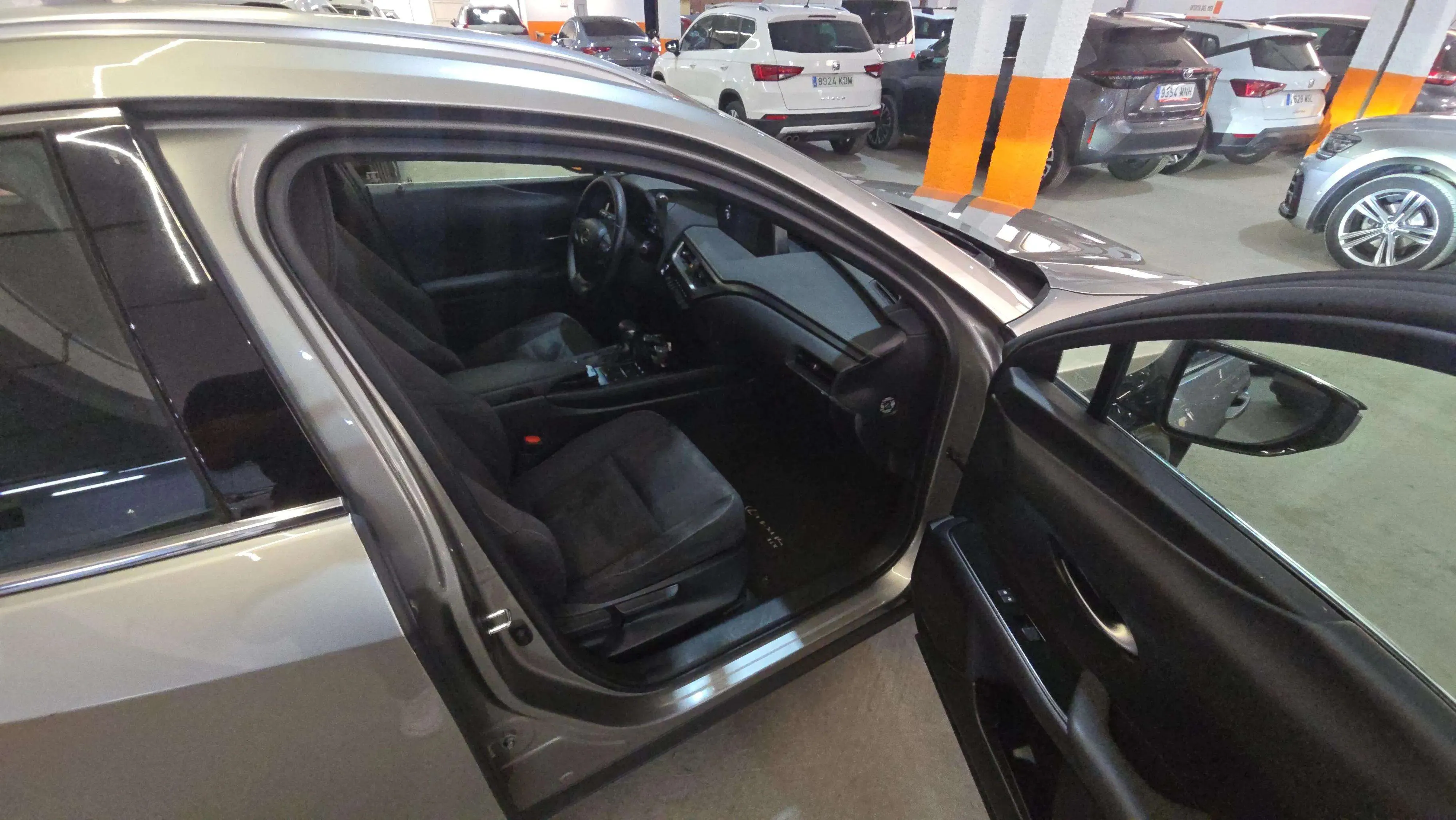 Lexus UX 2.0 250h Business - foto 10