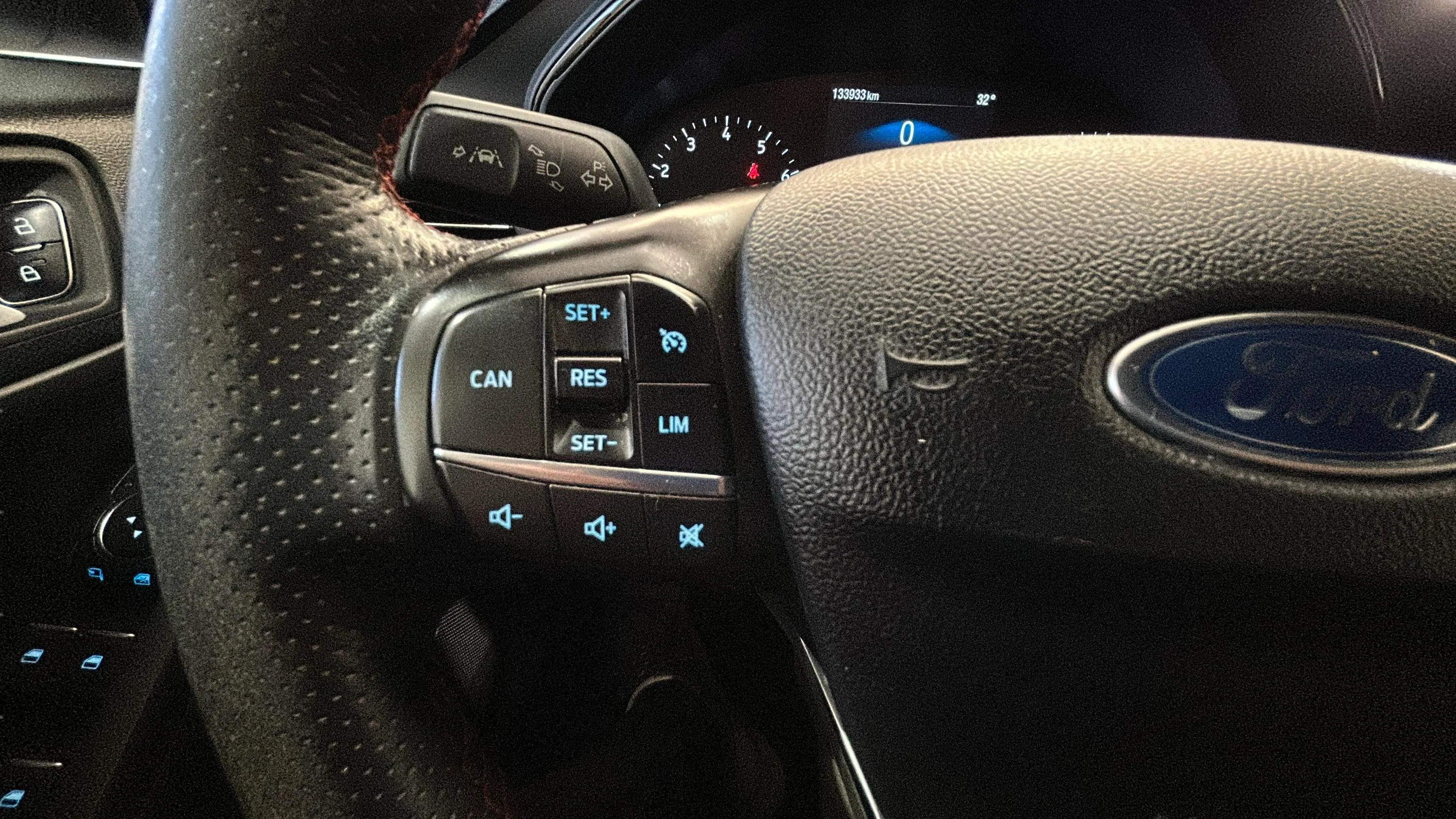 Ford Focus 1.0 EcoBoost MHEV ST-Line - foto 19