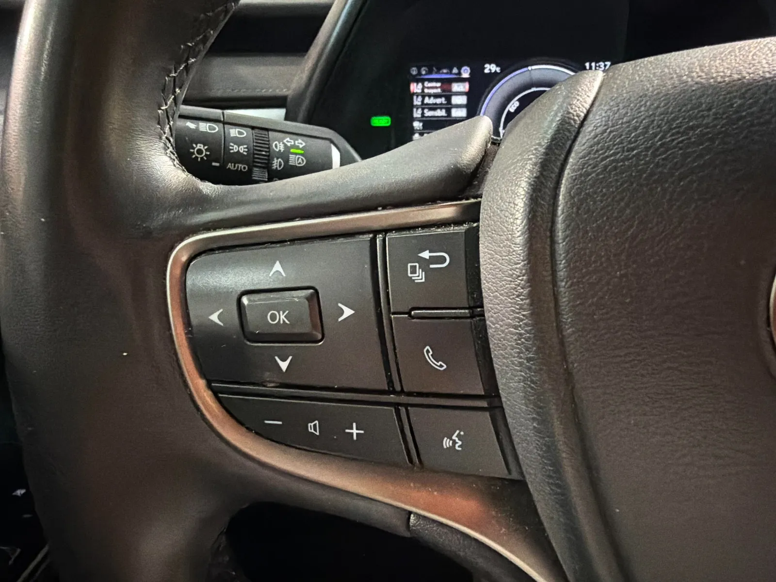Lexus UX 2.0 250h Business - foto 8