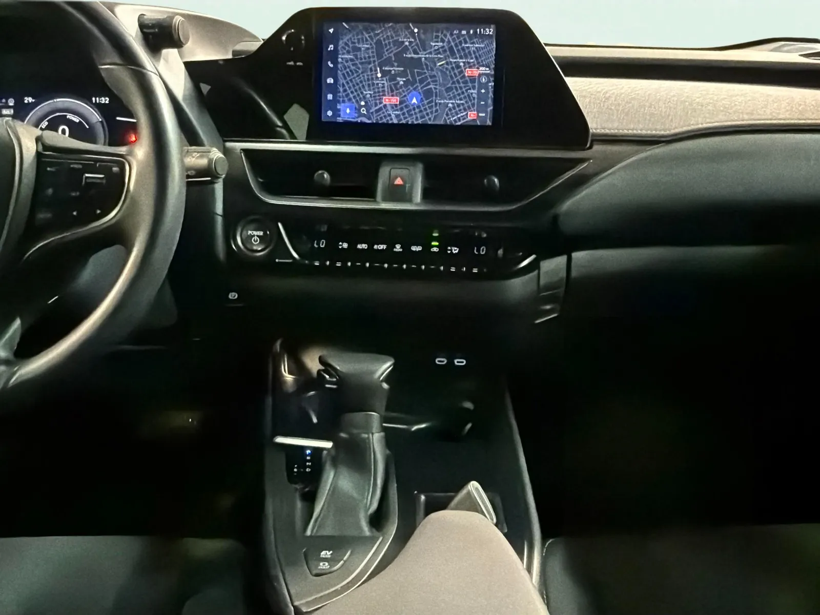 Lexus UX 2.0 250h Business - foto 11