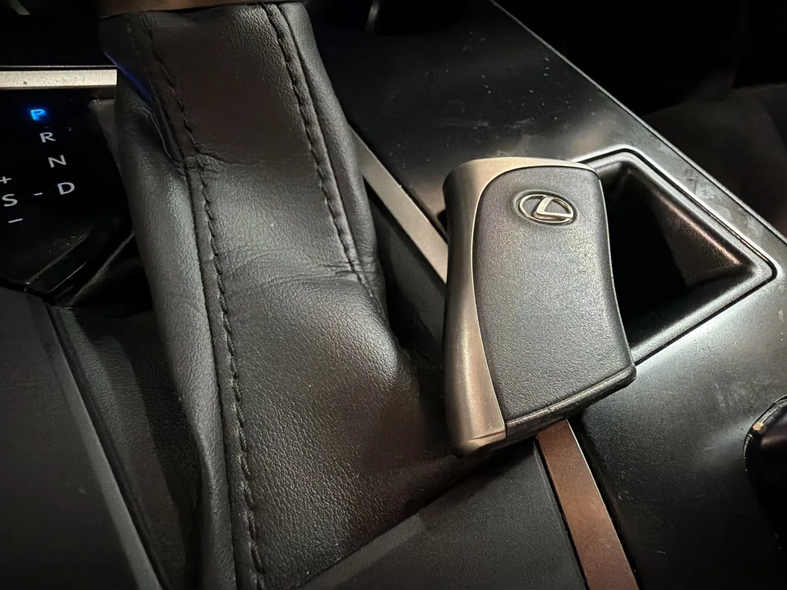 Lexus UX 2.0 250h Business - foto 14