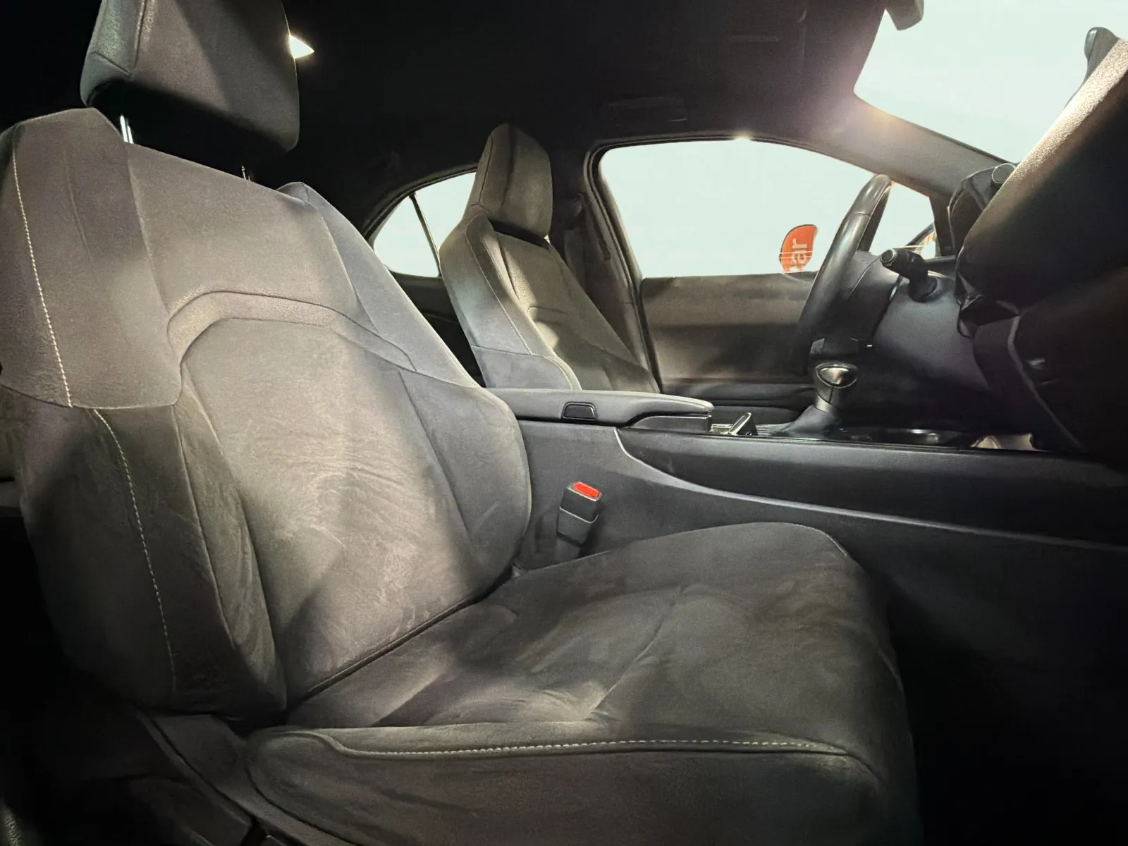 Lexus UX 2.0 250h Business - foto 18