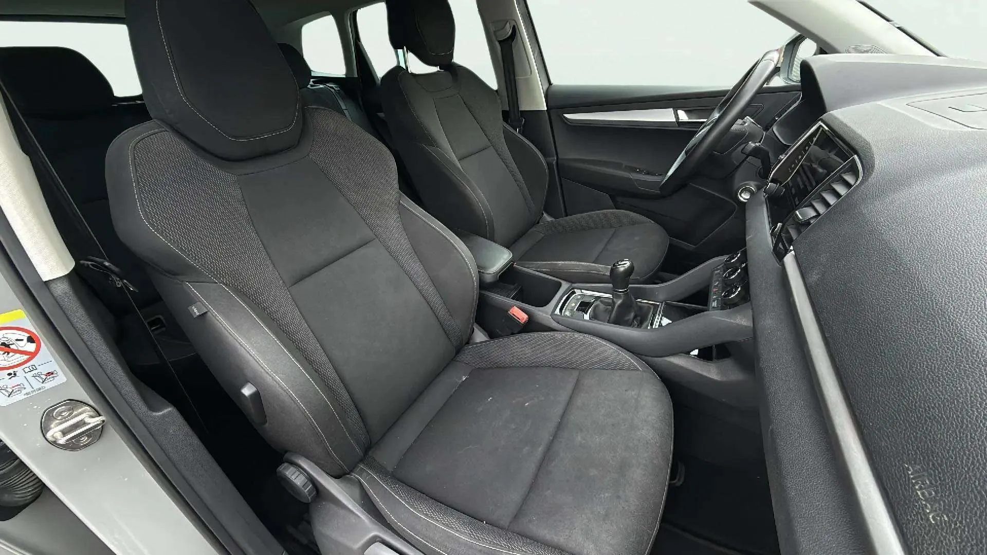 Škoda Karoq 2.0 TDI Selection - foto 20