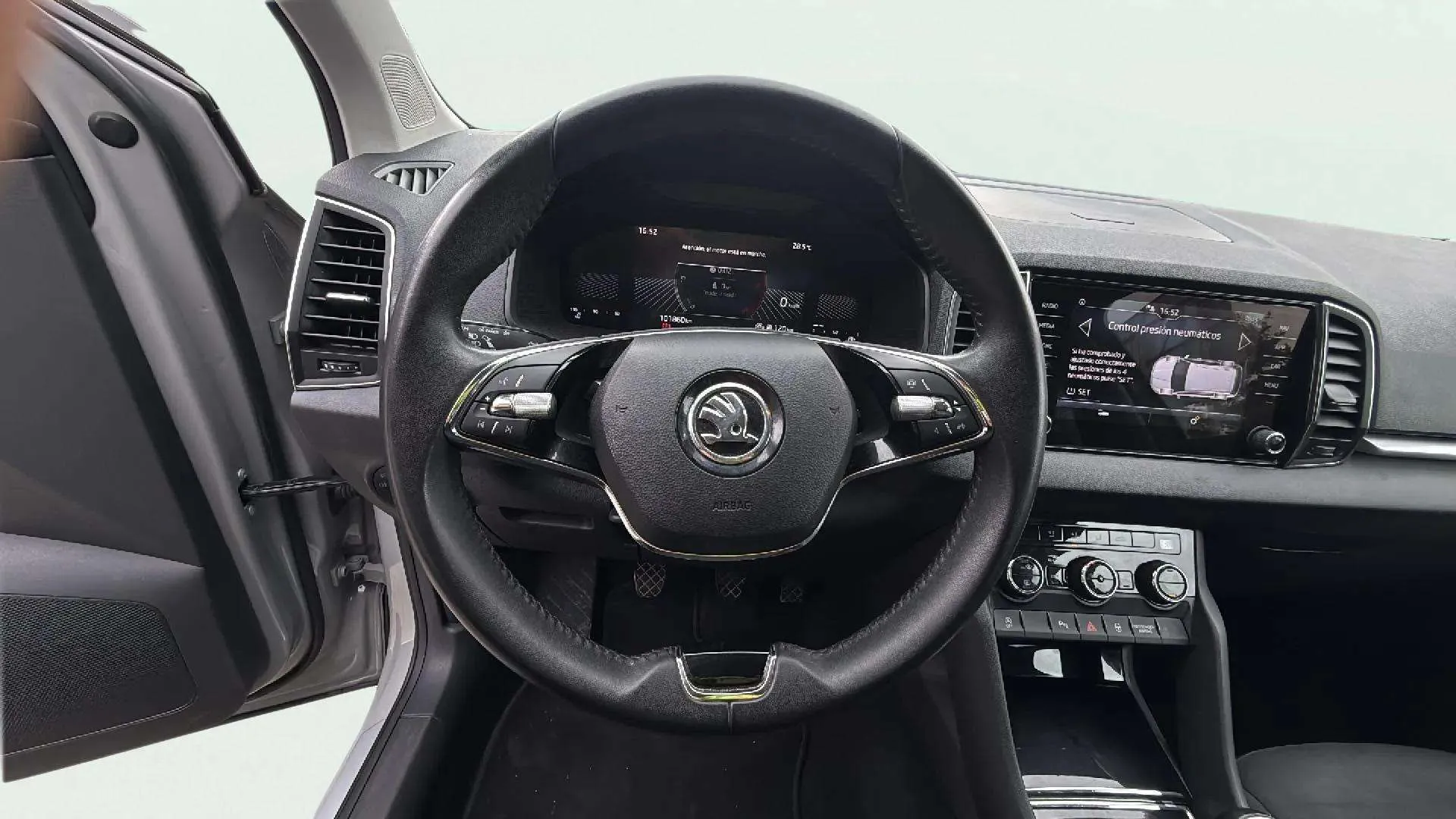 Škoda Karoq 2.0 TDI Selection - foto 13