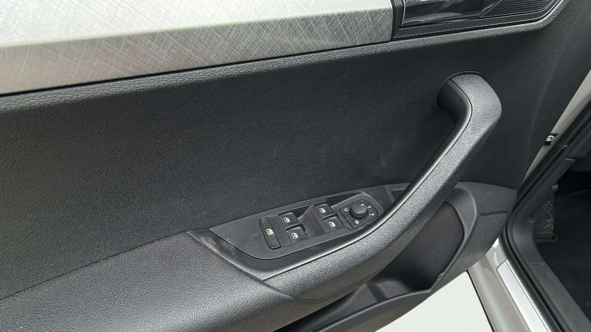 Škoda Karoq 2.0 TDI Selection - foto 18