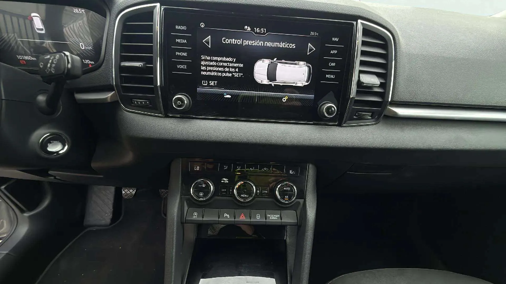 Škoda Karoq 2.0 TDI Selection - foto 12