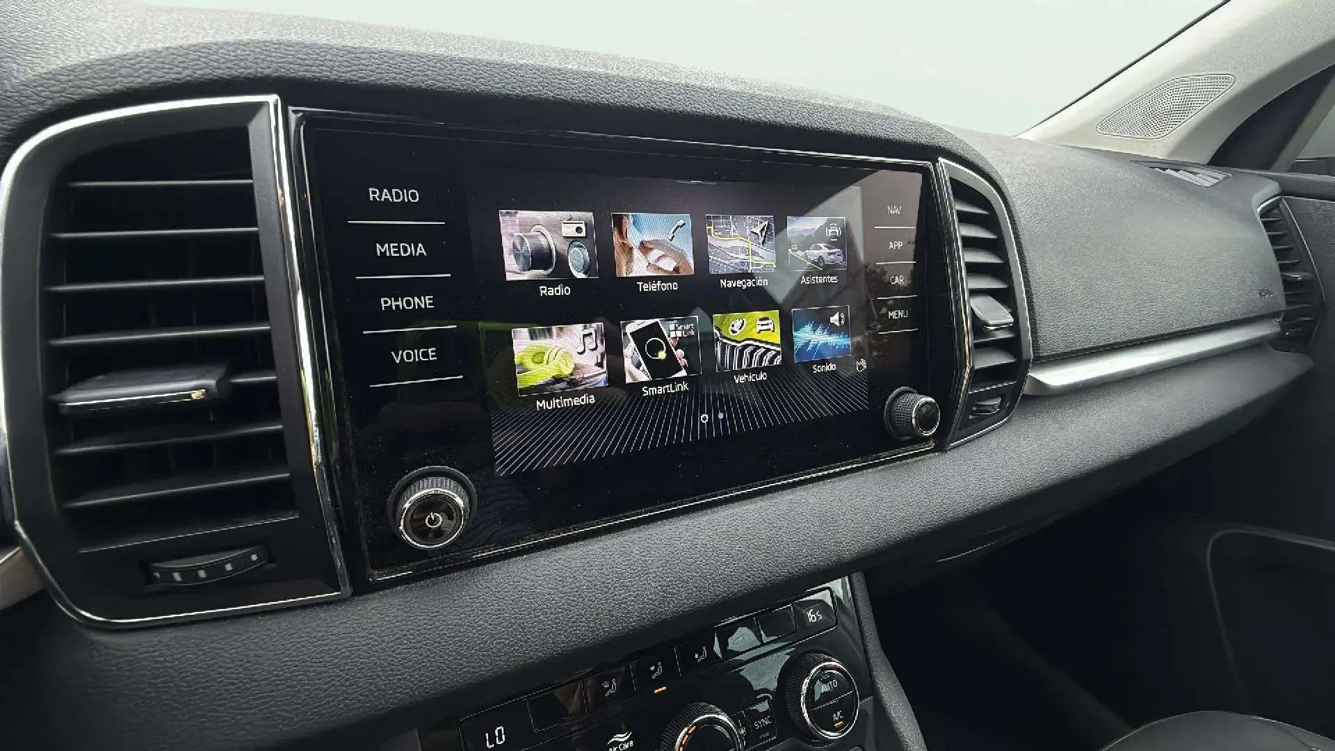 Škoda Karoq 2.0 TDI Selection - foto 15