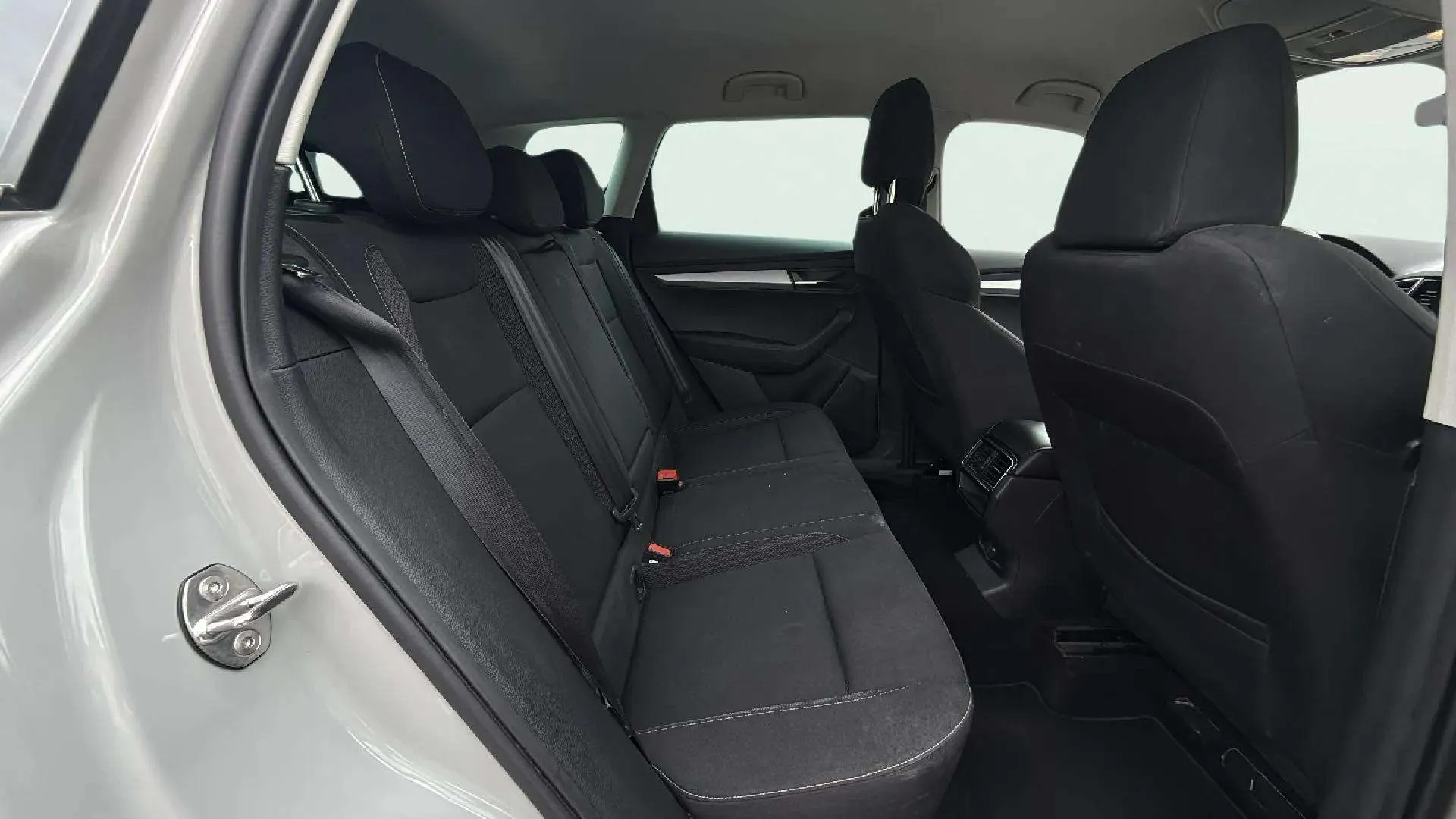 Škoda Karoq 2.0 TDI Selection - foto 21
