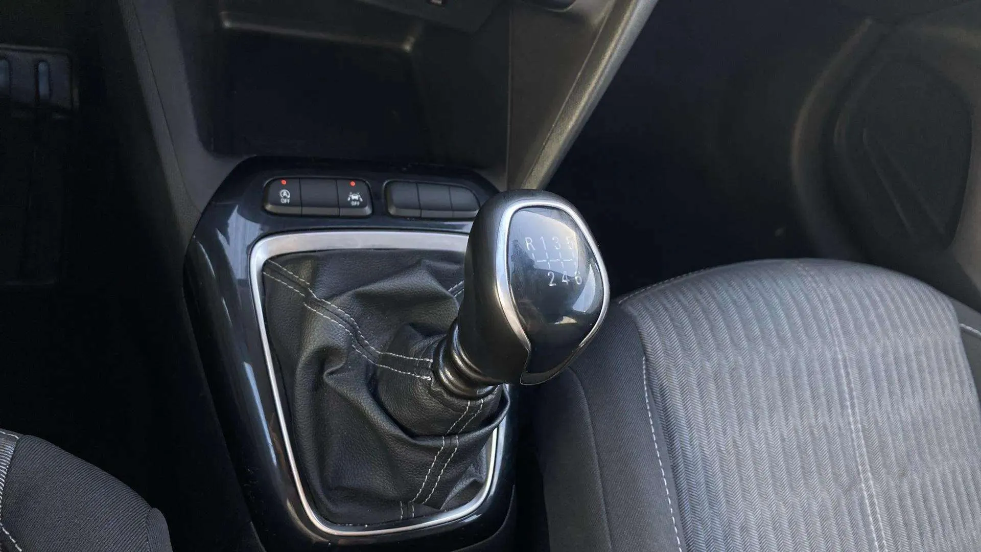 Opel Corsa 1.2T XHL Edition - foto 17