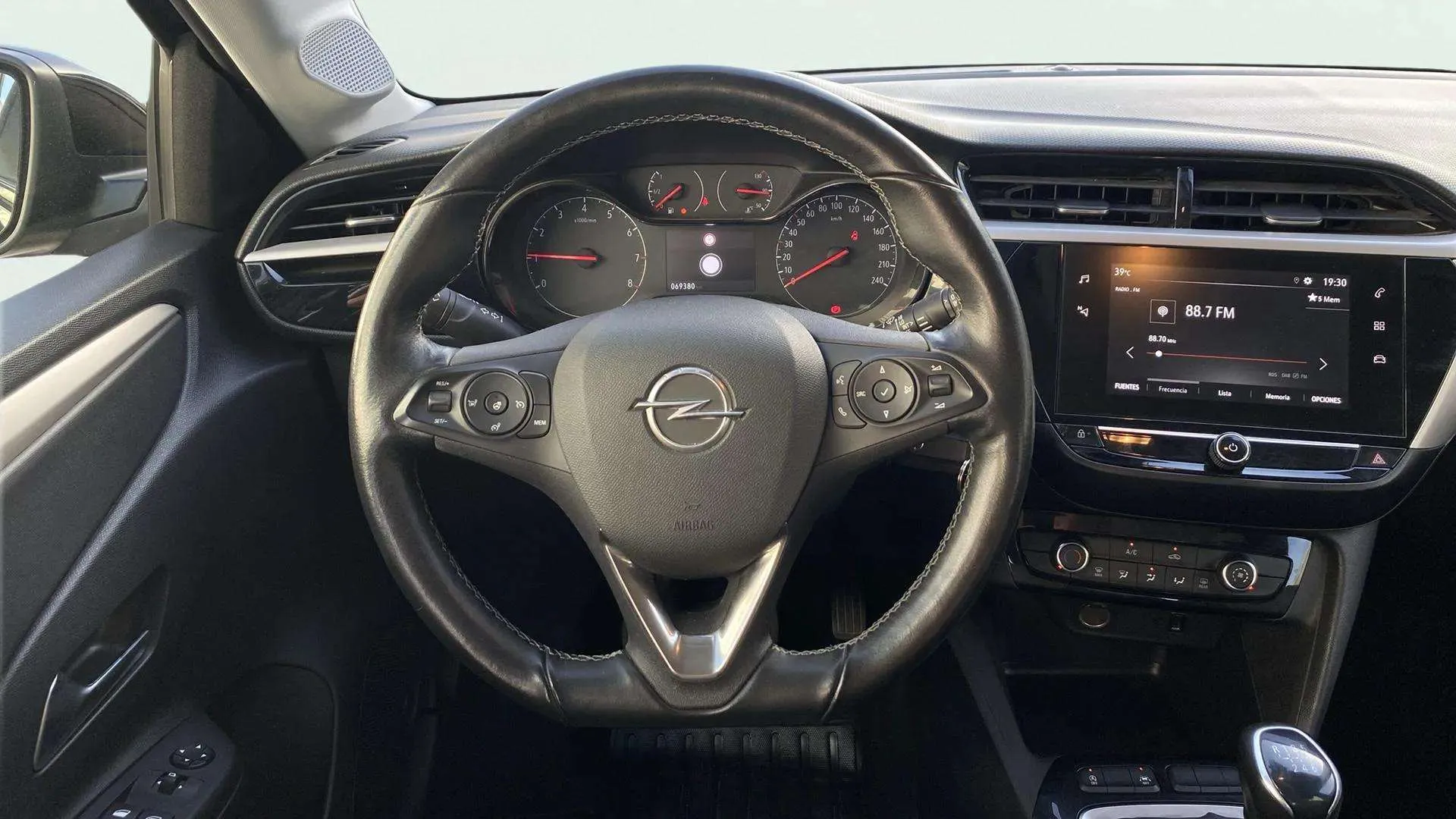 Opel Corsa 1.2T XHL Edition - foto 12