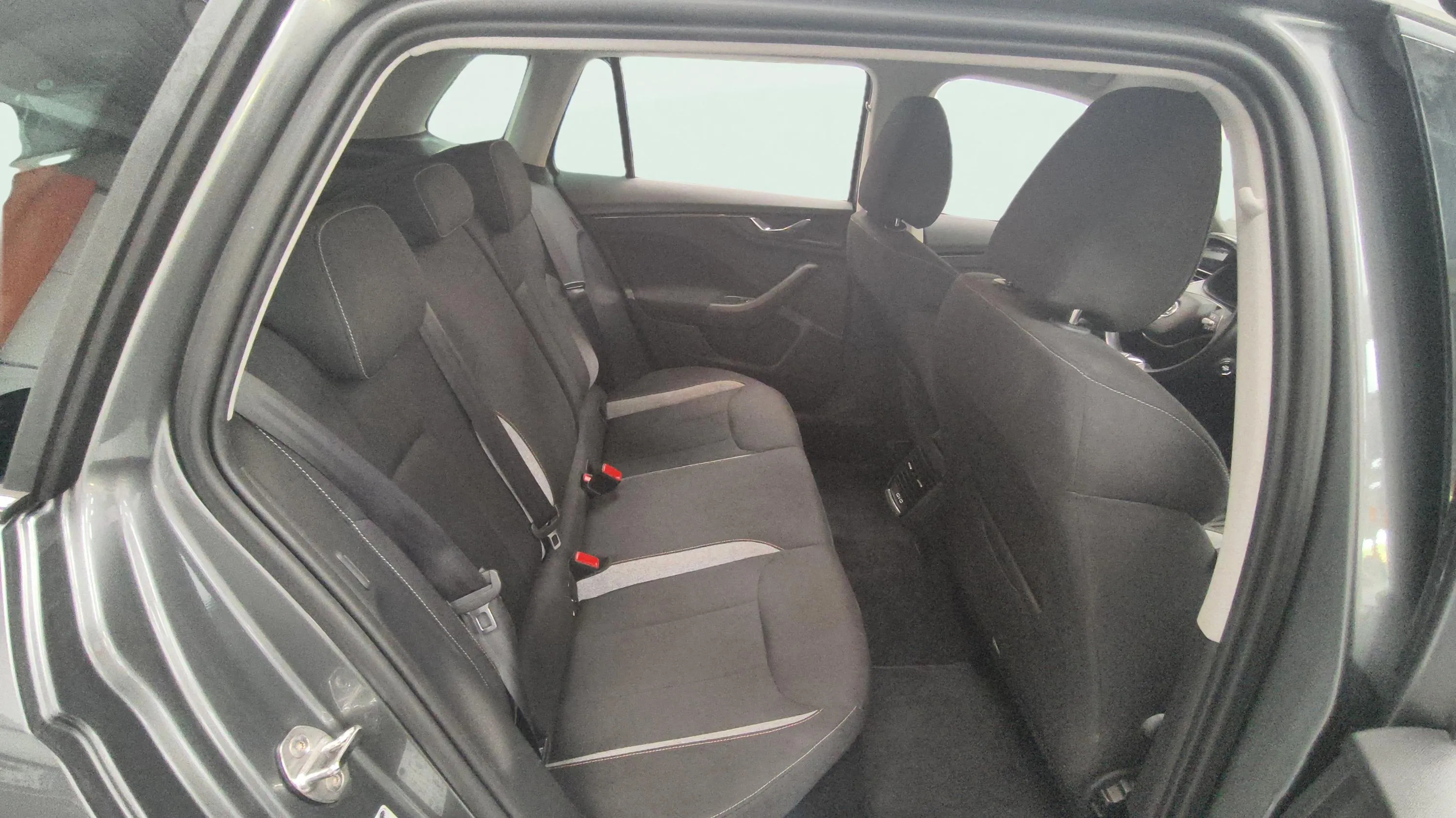 Škoda Kamiq 1.0 TSI DSG Selection - foto 13