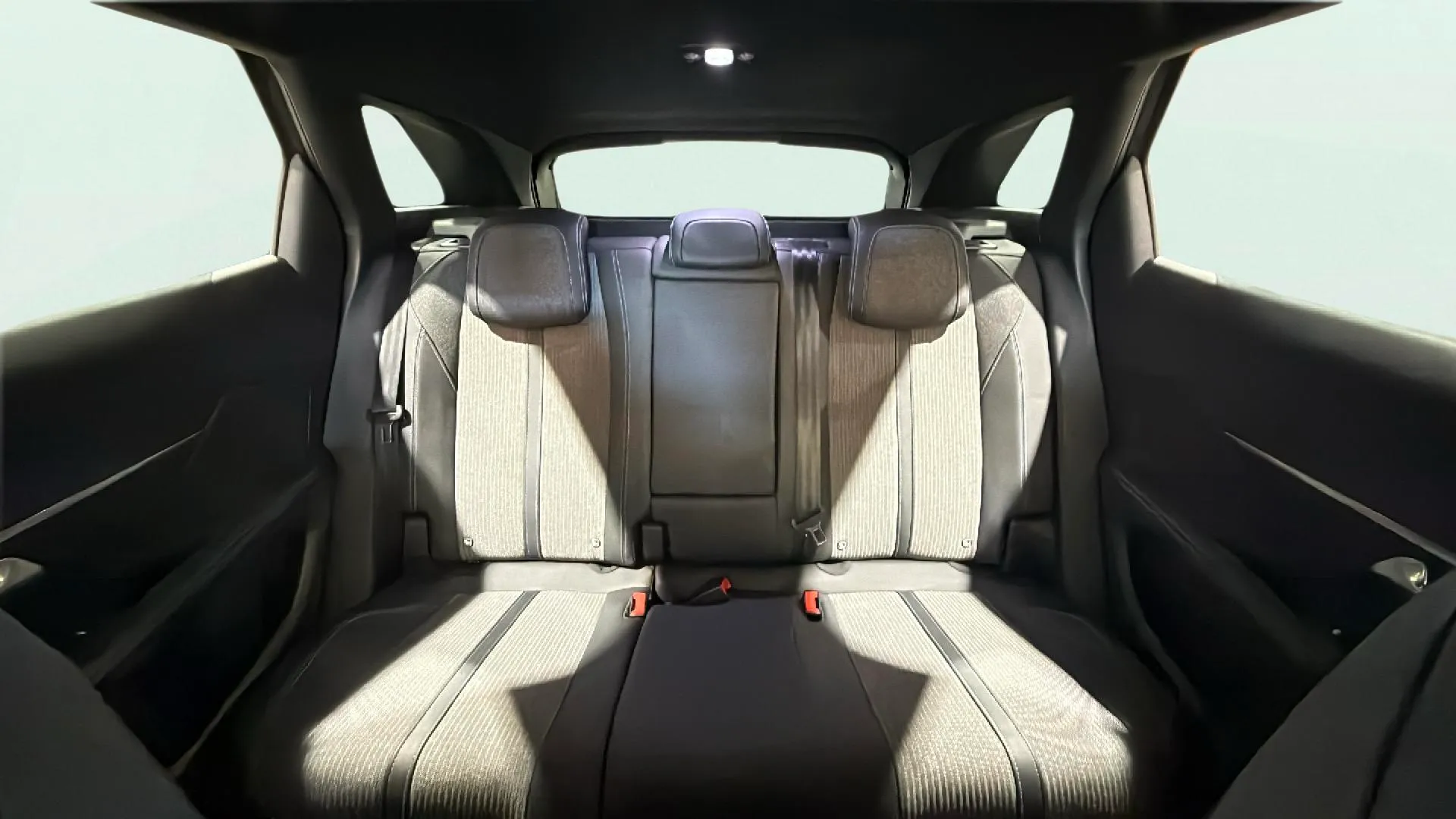 Peugeot 3008 1.2 Allure Pack eDCS6 - foto 11