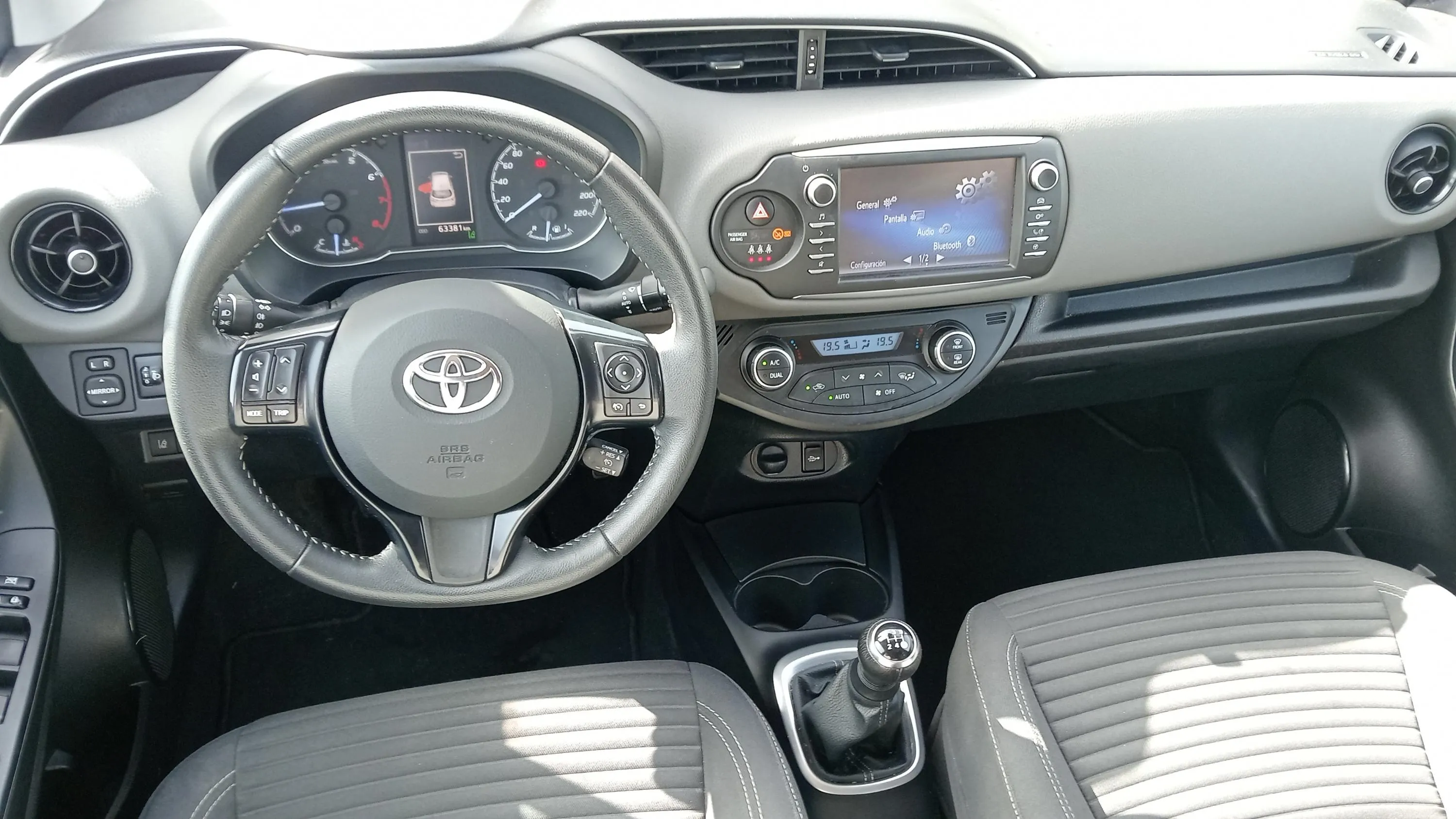 Toyota Yaris 1.0 70 Active - foto 15