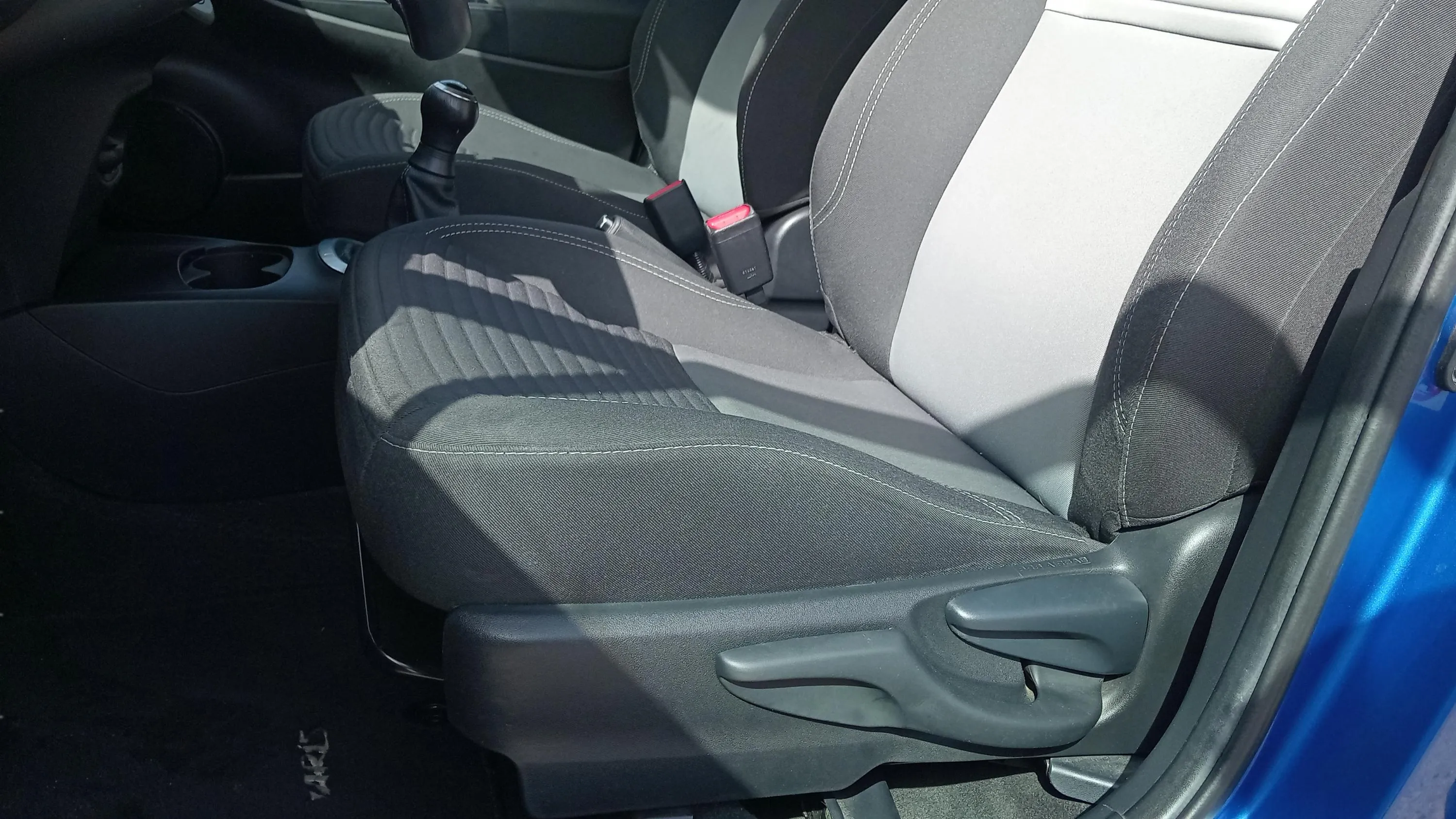 Toyota Yaris 1.0 70 Active - foto 22