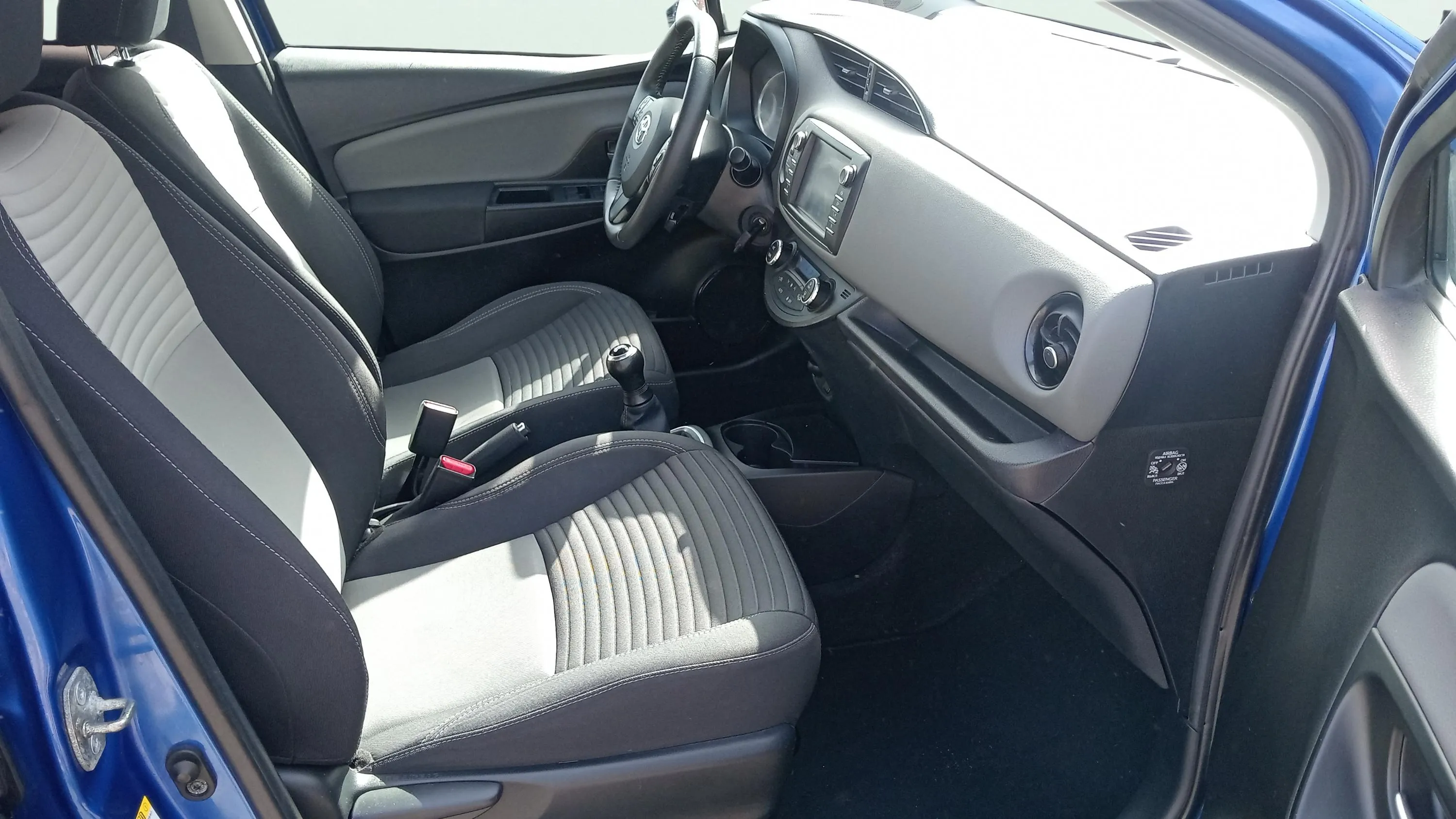 Toyota Yaris 1.0 70 Active - foto 17