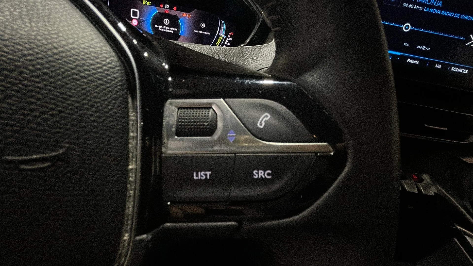 Peugeot 3008 1.2 Allure Pack eDCS6 - foto 12