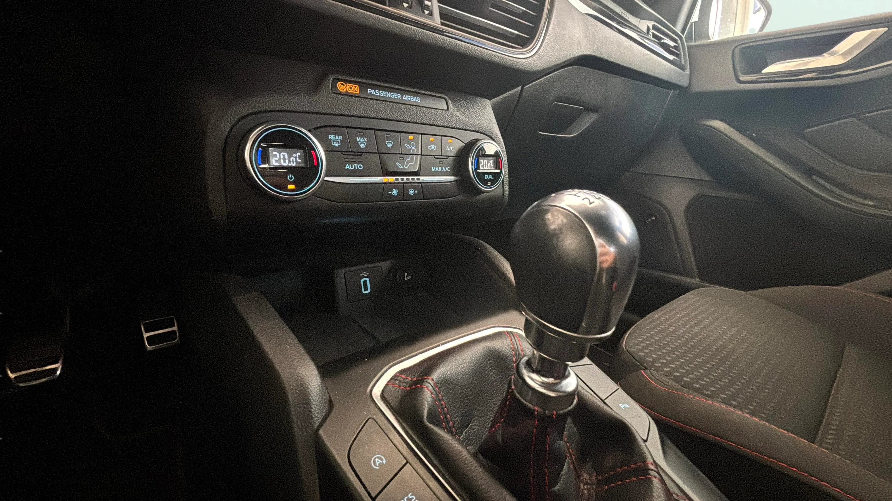 Ford Focus 1.0 EcoBoost ST-Line - foto 22