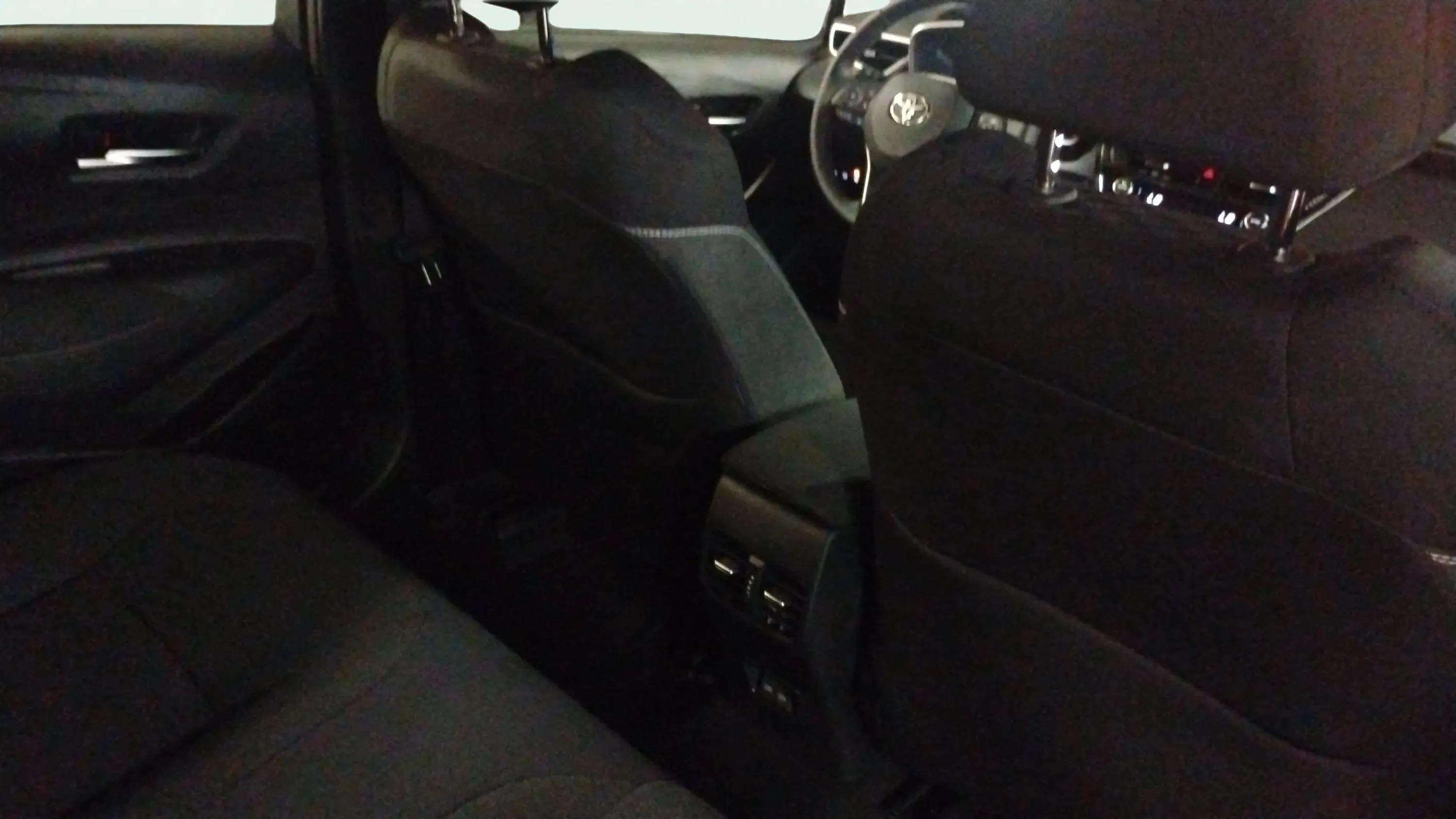 Toyota Corolla 140H Eco - foto 12