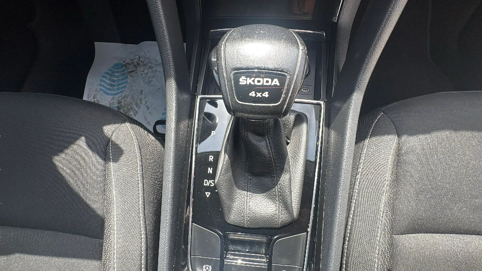 Škoda Karoq 2.0 TDI DSG 4x4 Ambition - foto 16