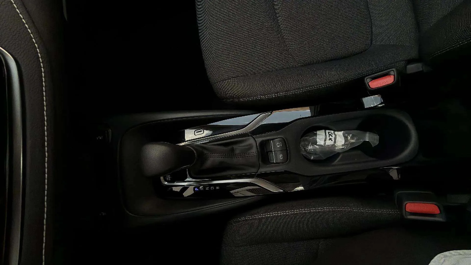 Toyota Corolla 140H Eco - foto 21